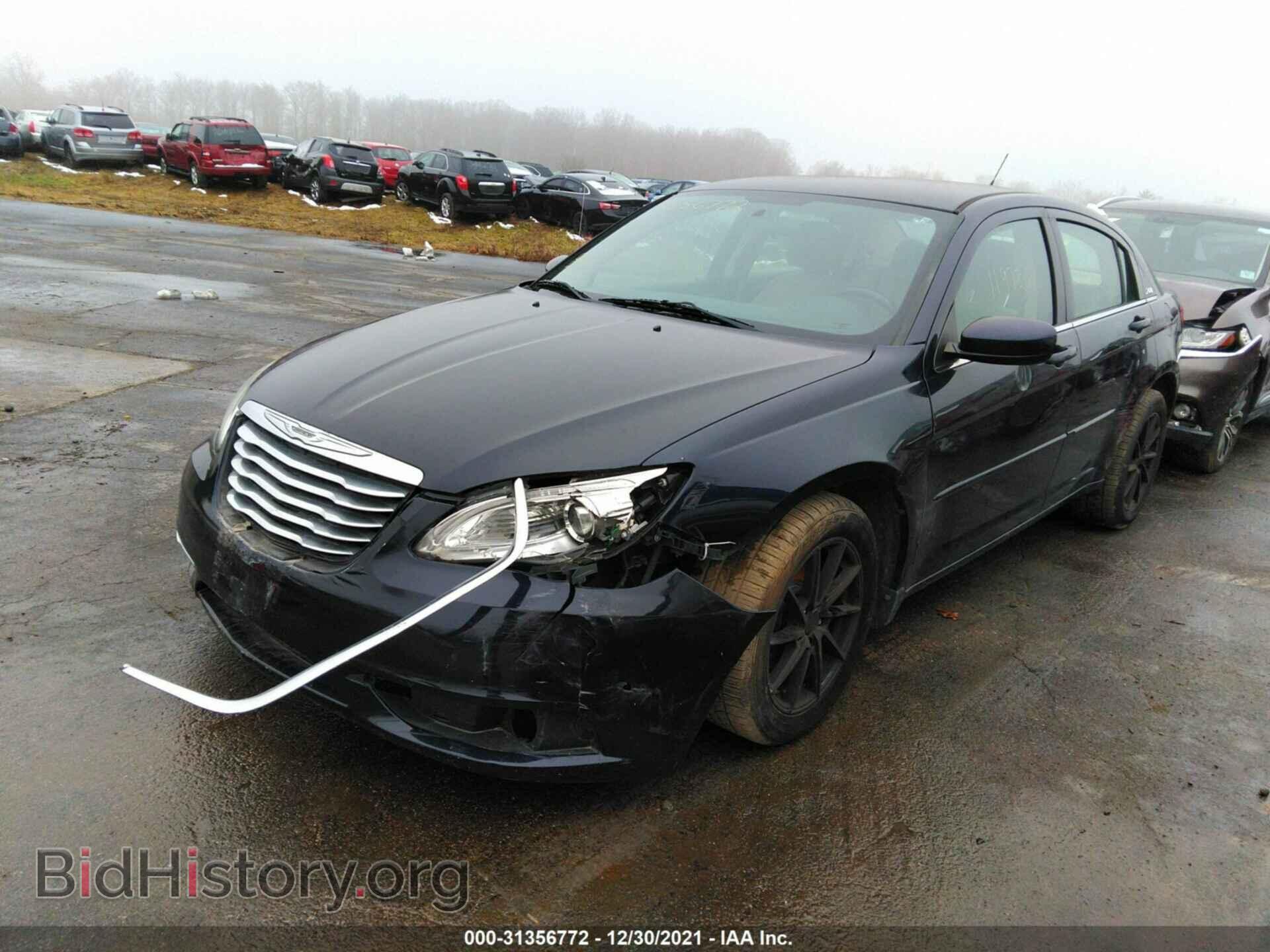 2011 CHRYSLER 200 - VIN: 1C3BC1FG7BN539302 - Фото 2