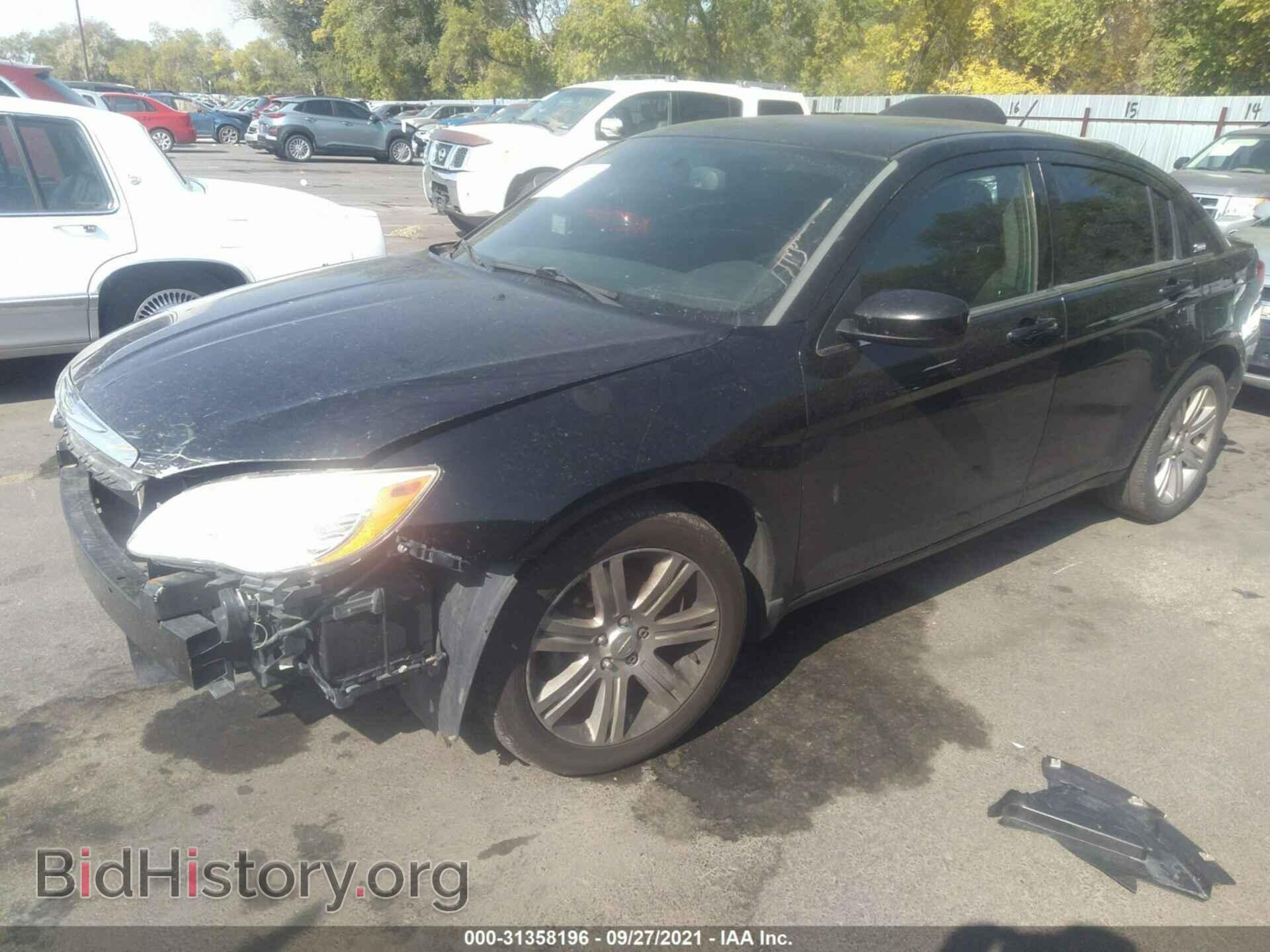 2012 CHRYSLER 200 - VIN: 1C3CCBBBXCN175320 - Фото 2