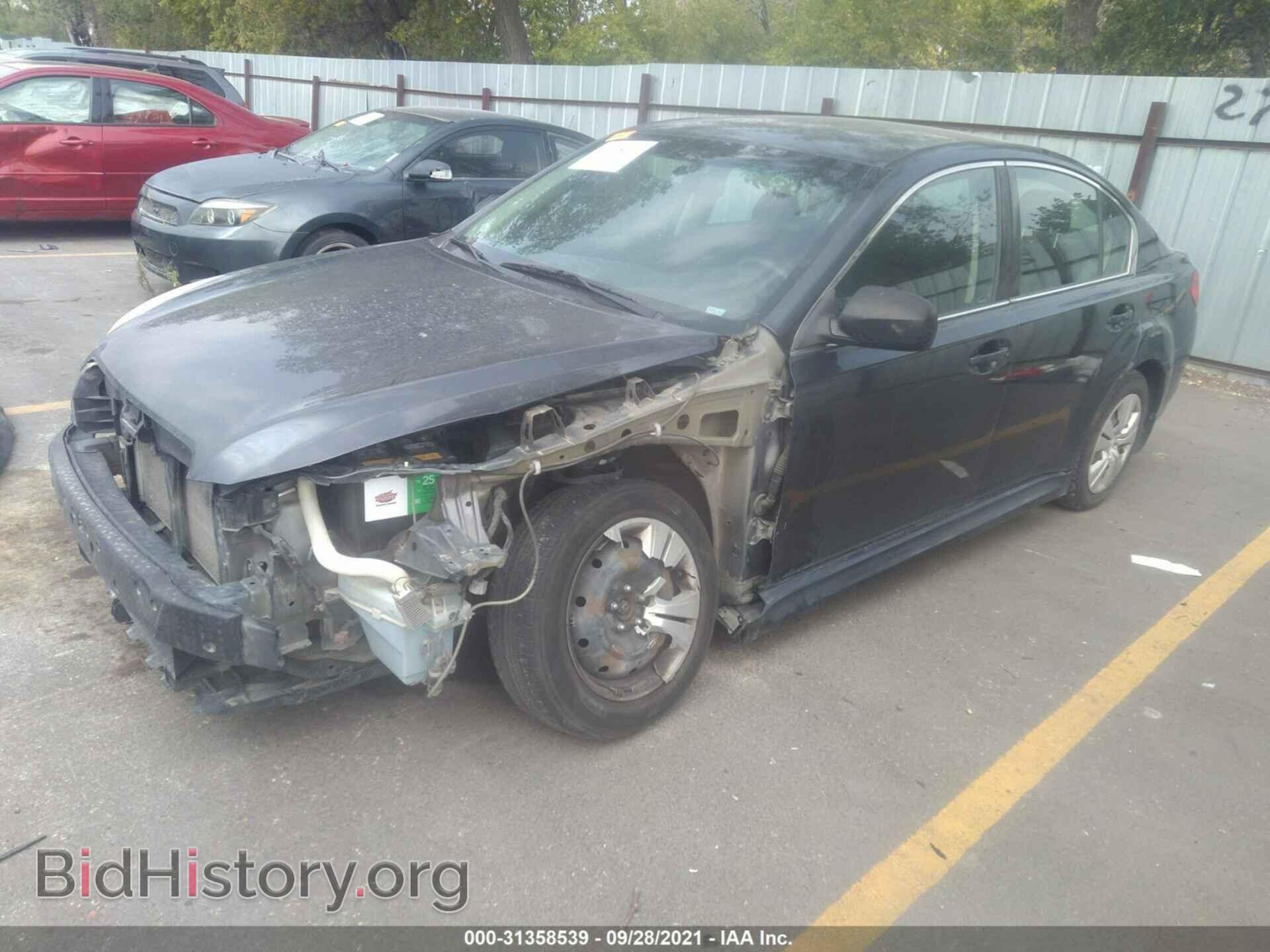 2011 SUBARU LEGACY - VIN: 4S3BMBA6XB3241982 - Фото 2