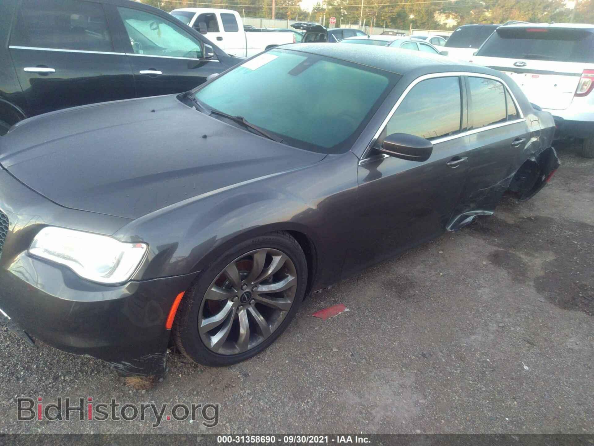 2017 CHRYSLER 300 - VIN: 2C3CCAAGXHH560271 - Фото 2