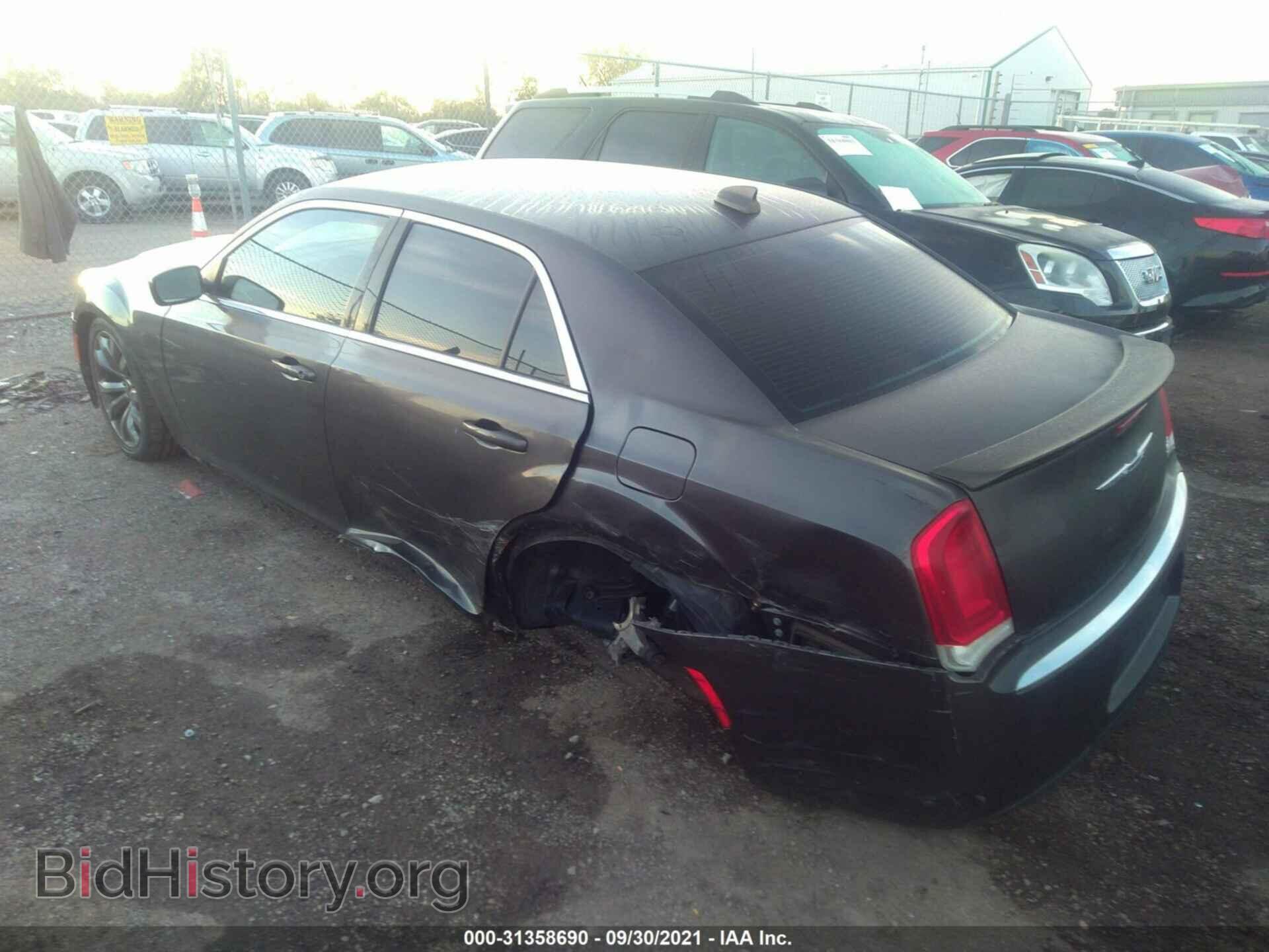 2017 CHRYSLER 300 - VIN: 2C3CCAAGXHH560271 - Фото 3