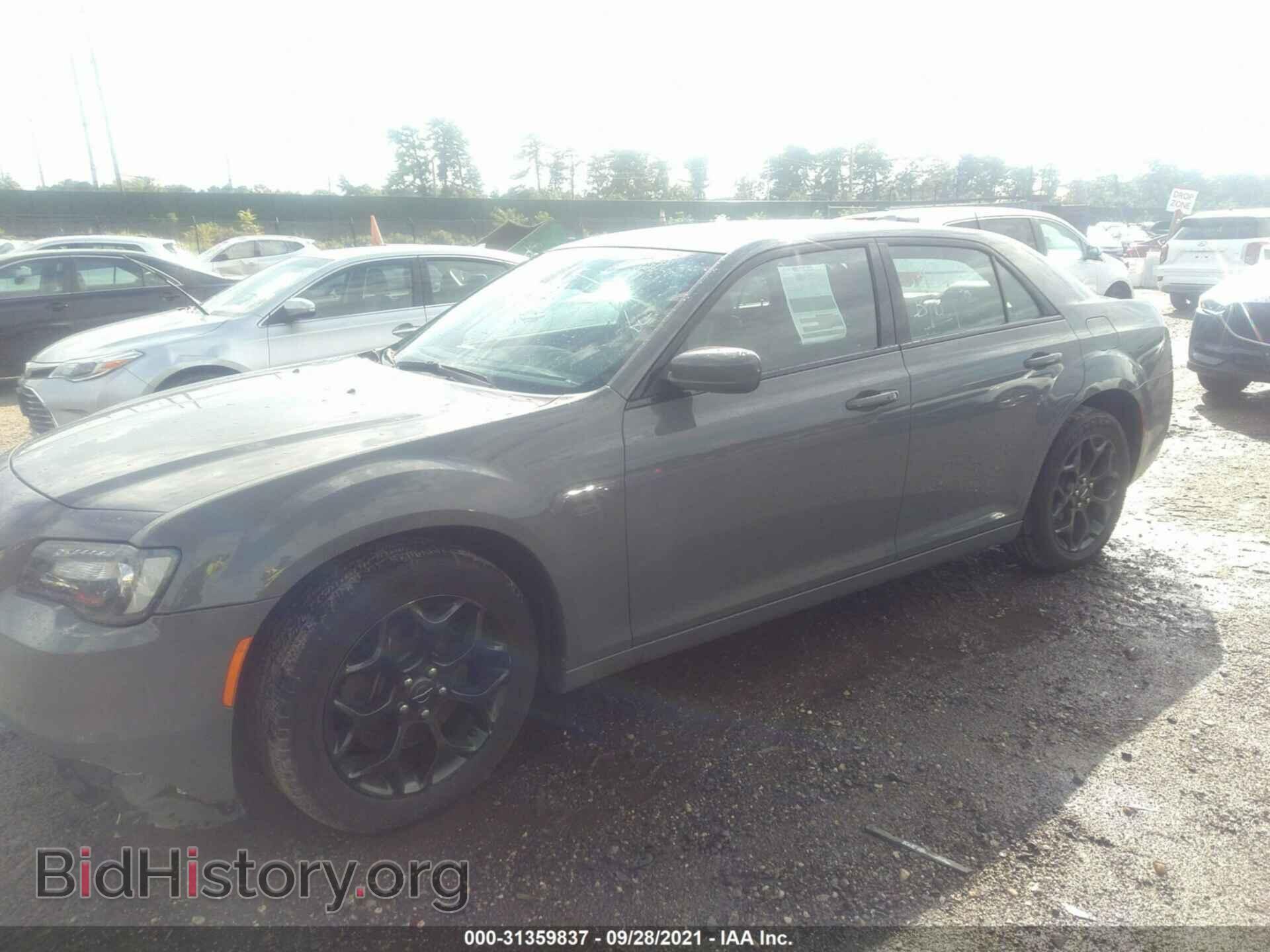 2019 CHRYSLER 300 - VIN: 2C3CCAGG3KH648884 - Фото 2