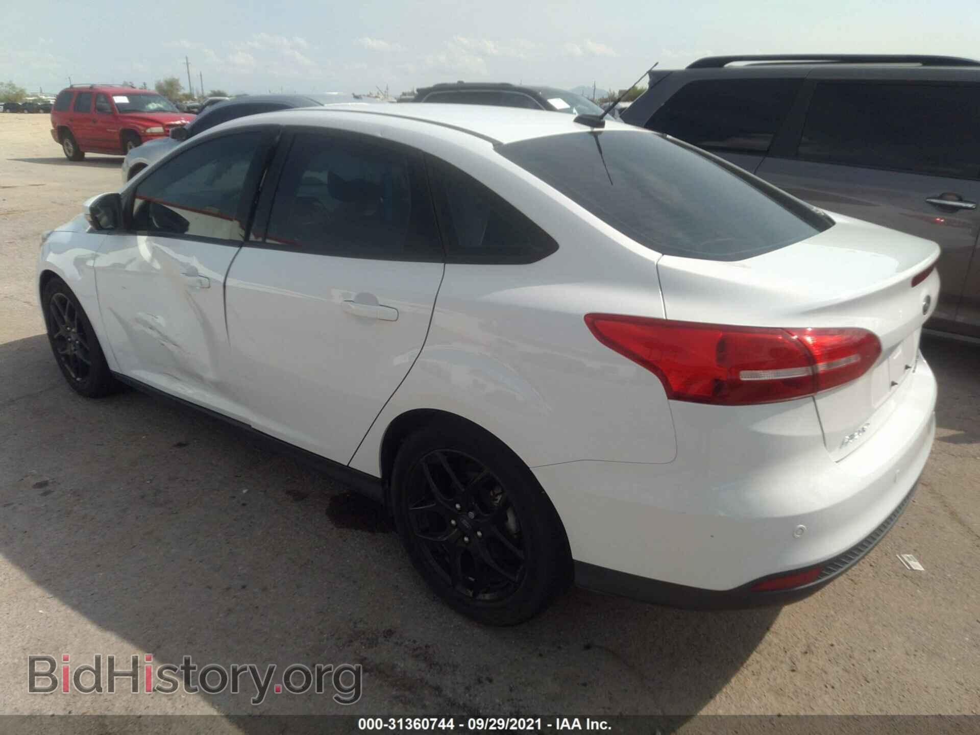 2016 FORD FOCUS - VIN: 1FADP3F26GL404555 - Фото 3