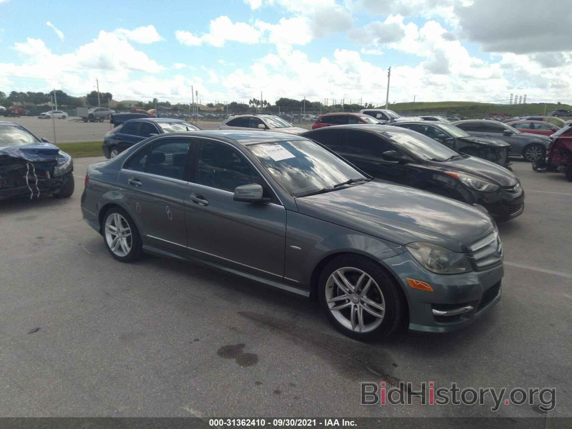 Photo WDDGF4HB6CR217892 - MERCEDES-BENZ C-CLASS 2012