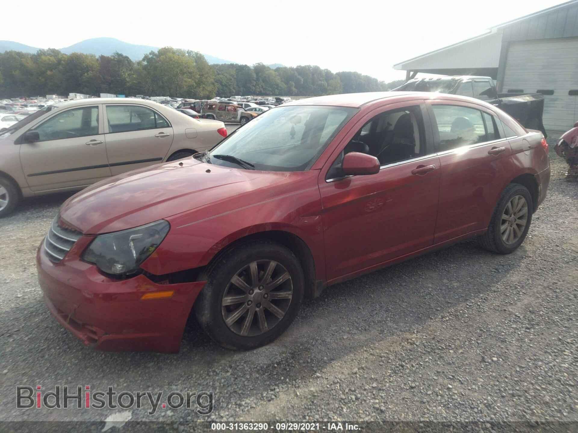 2010 CHRYSLER SEBRING - VIN: 1C3CC5FB7AN207438 - Фото 2