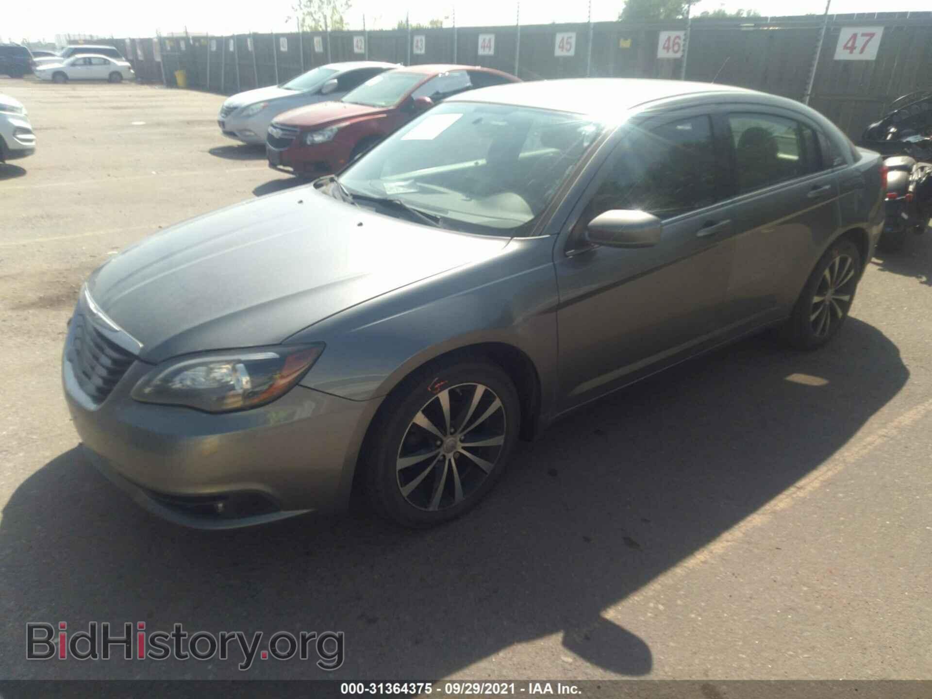 2013 CHRYSLER 200 - VIN: 1C3CCBCG6DN755076 - Фото 2