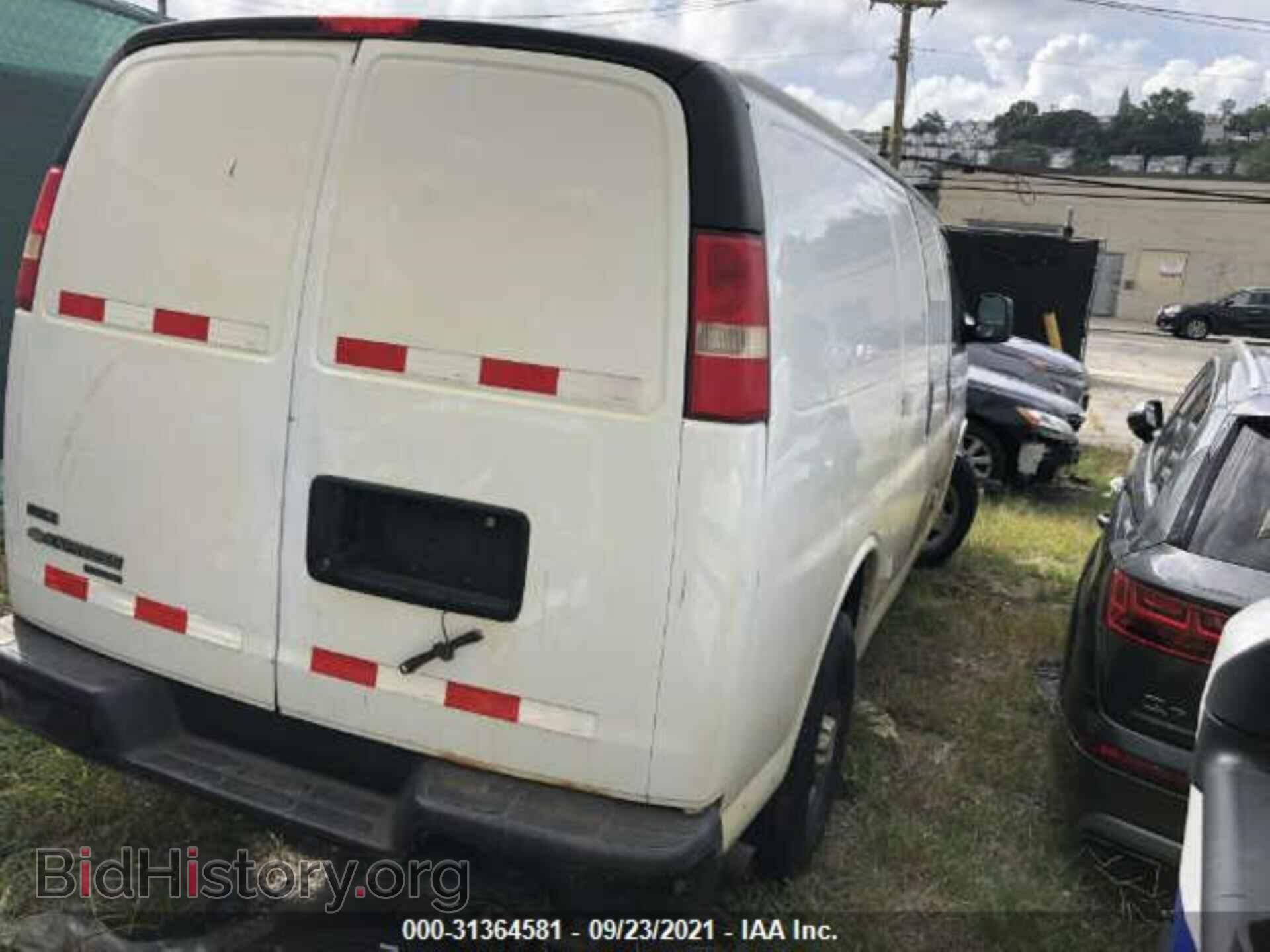 2011 CHEVROLET EXPRESS CARGO VAN - VIN: 1GCWGFCA3B1176888 - Фото 4