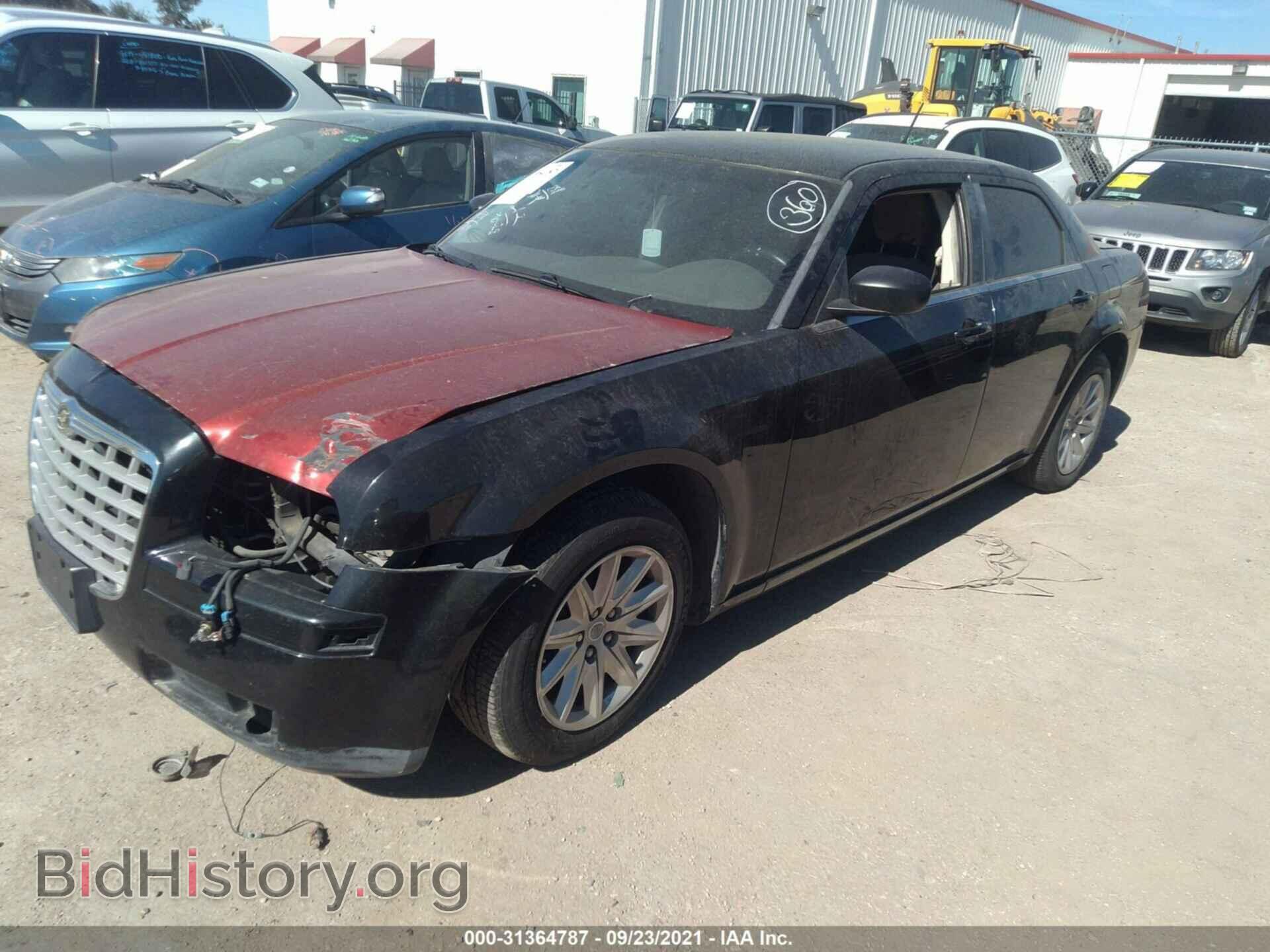 2008 CHRYSLER 300 - VIN: 2C3KA43R28H304367 - Фото 2