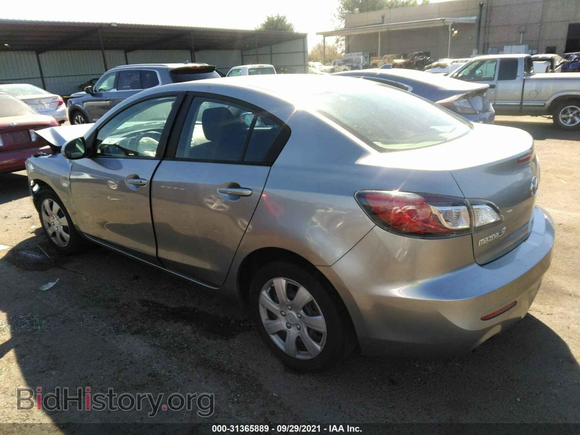 2013 MAZDA MAZDA3 - VIN: JM1BL1U73D1760744 - Фото 3