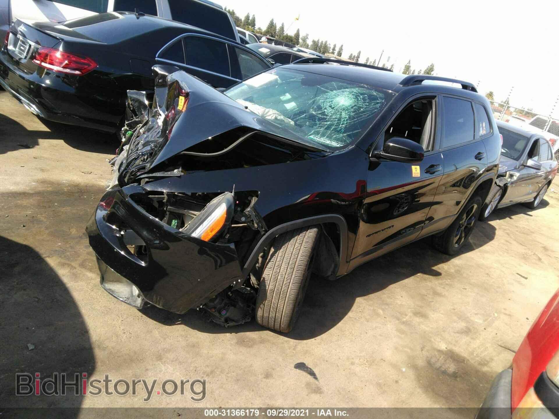 2018 JEEP CHEROKEE - VIN: 1C4PJLCB0JD620464 - Фото 2