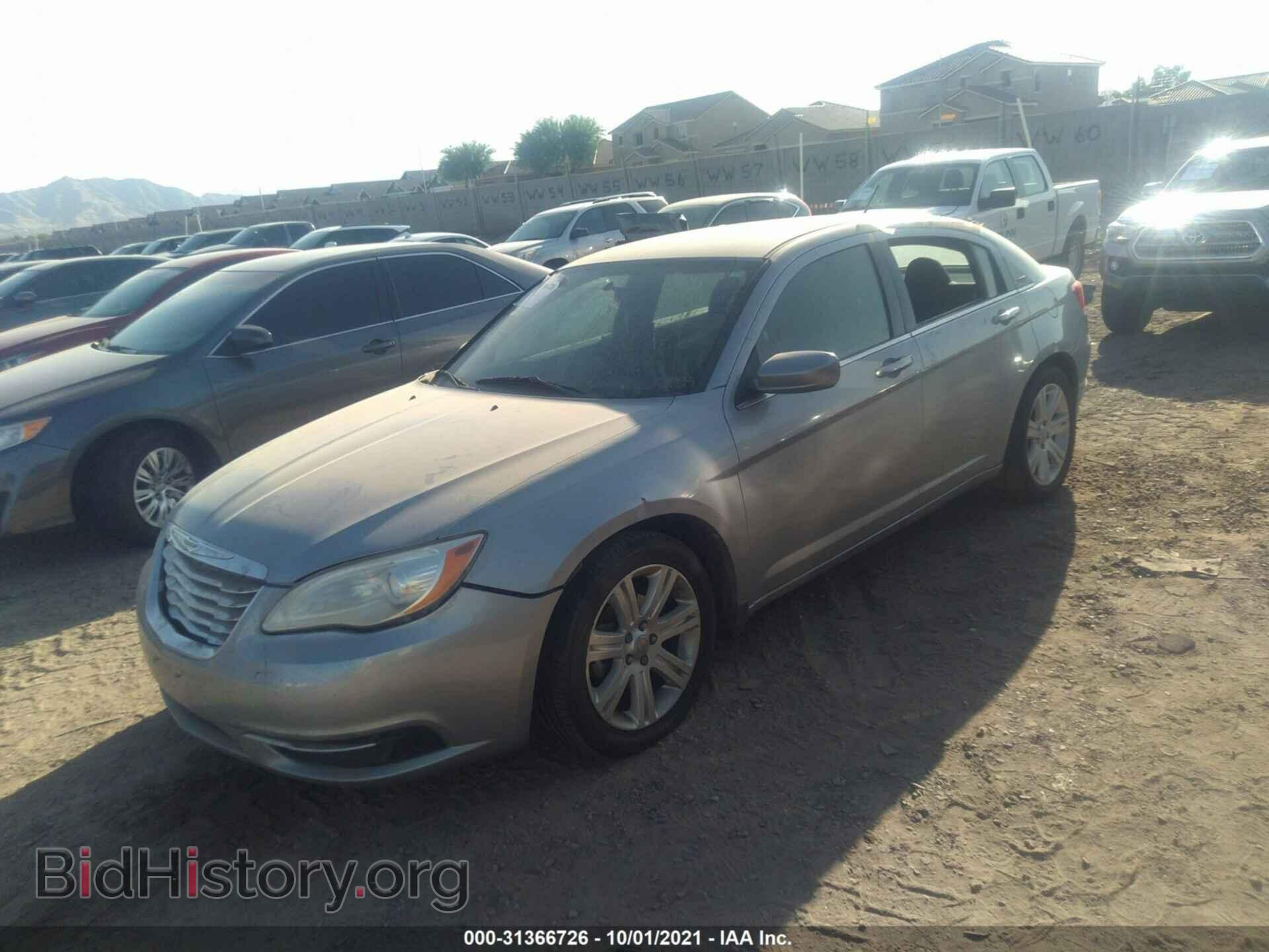 2013 CHRYSLER 200 - VIN: 1C3CCBBB1DN694631 - Фото 2