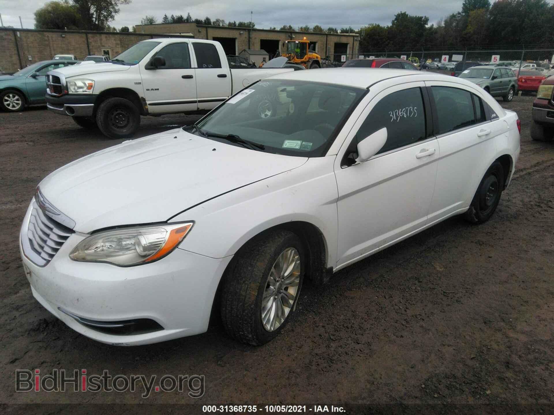 2013 CHRYSLER 200 - VIN: 1C3CCBAB3DN685737 - Фото 2