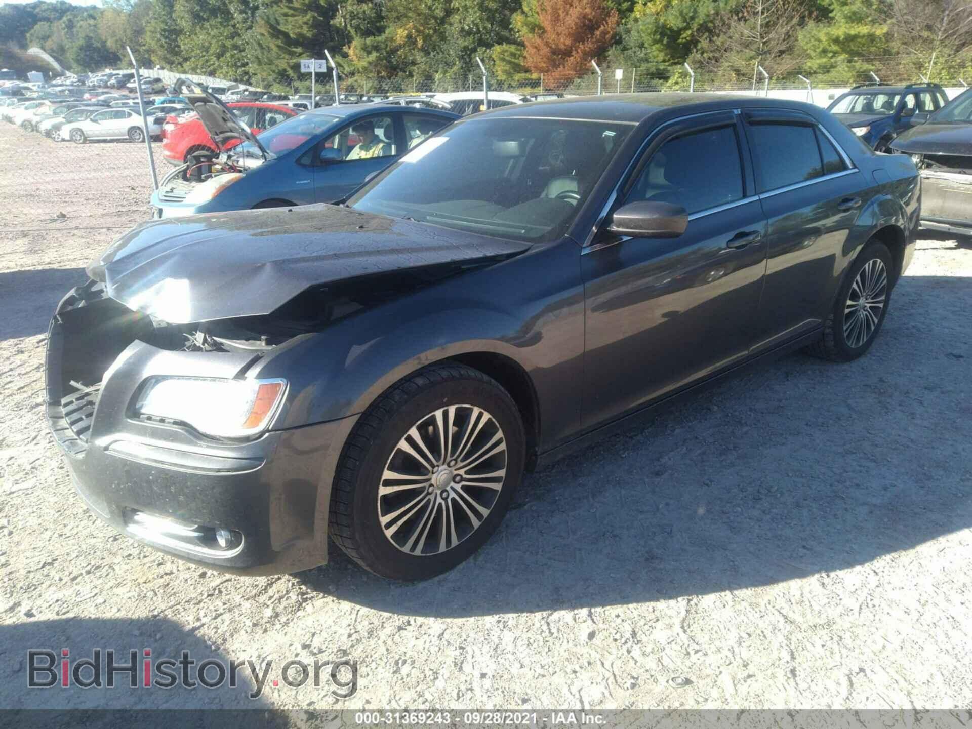 2013 CHRYSLER 300 - VIN: 2C3CCARG8DH604329 - Фото 2