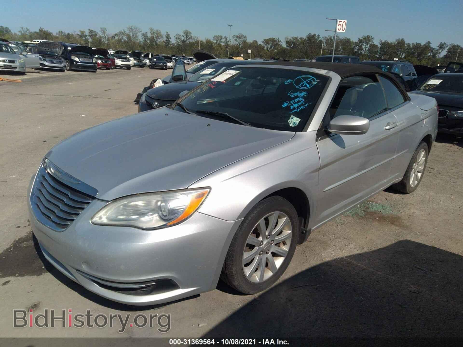 2011 CHRYSLER 200 - VIN: 1C3BC2EG1BN537620 - Фото 2