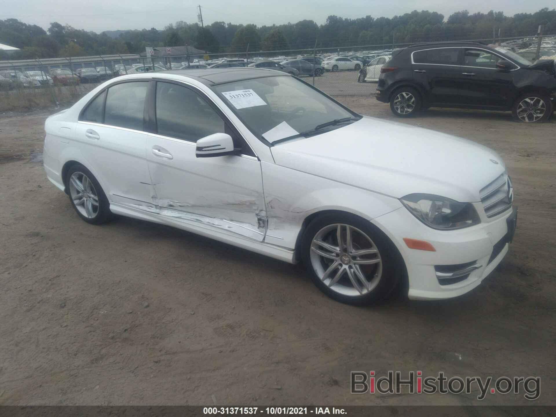 Photo WDDGF8AB7DR296816 - MERCEDES-BENZ C-CLASS 2013