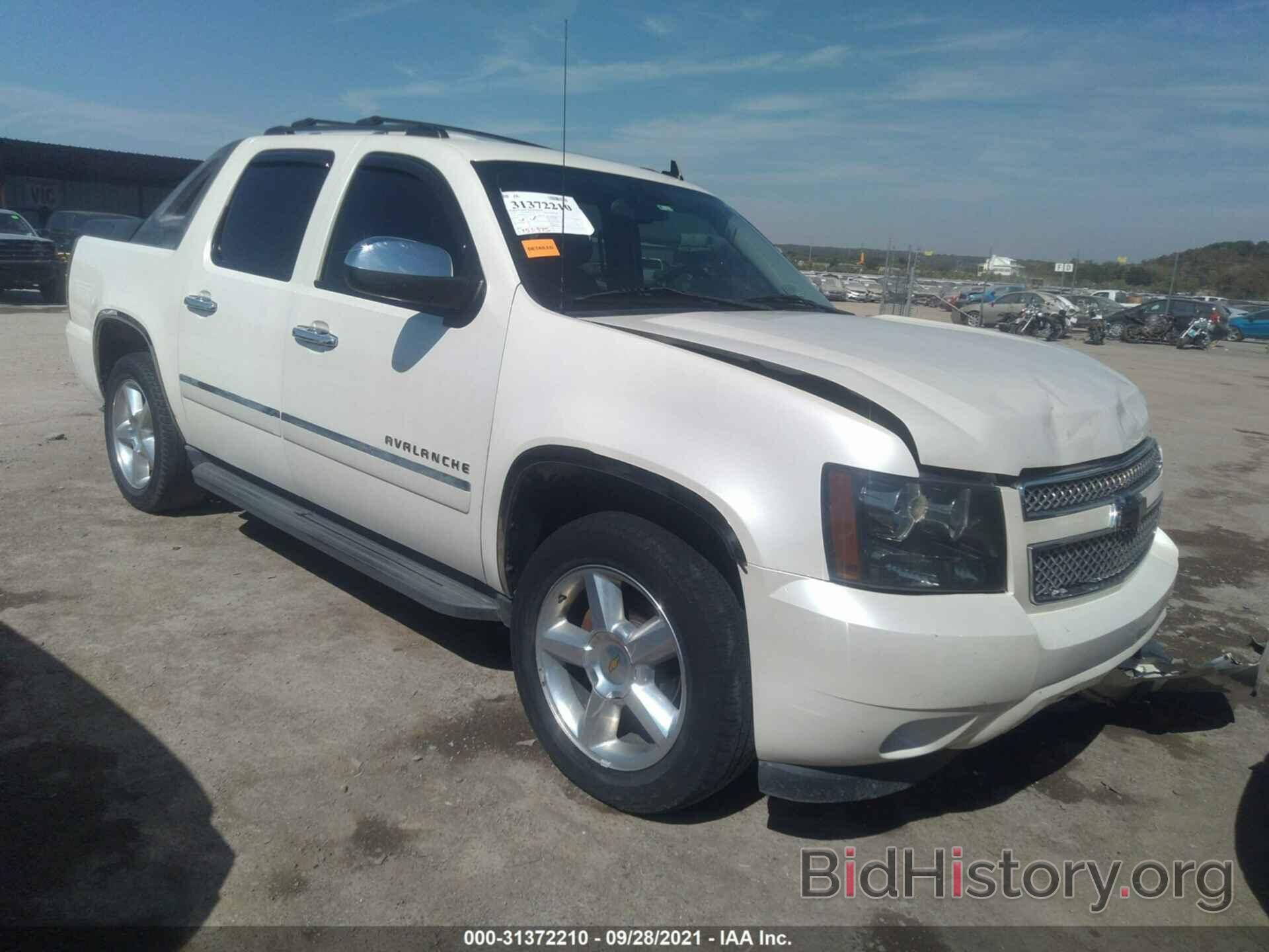 Photo 3GNVKGE02AG251768 - CHEVROLET AVALANCHE 2010