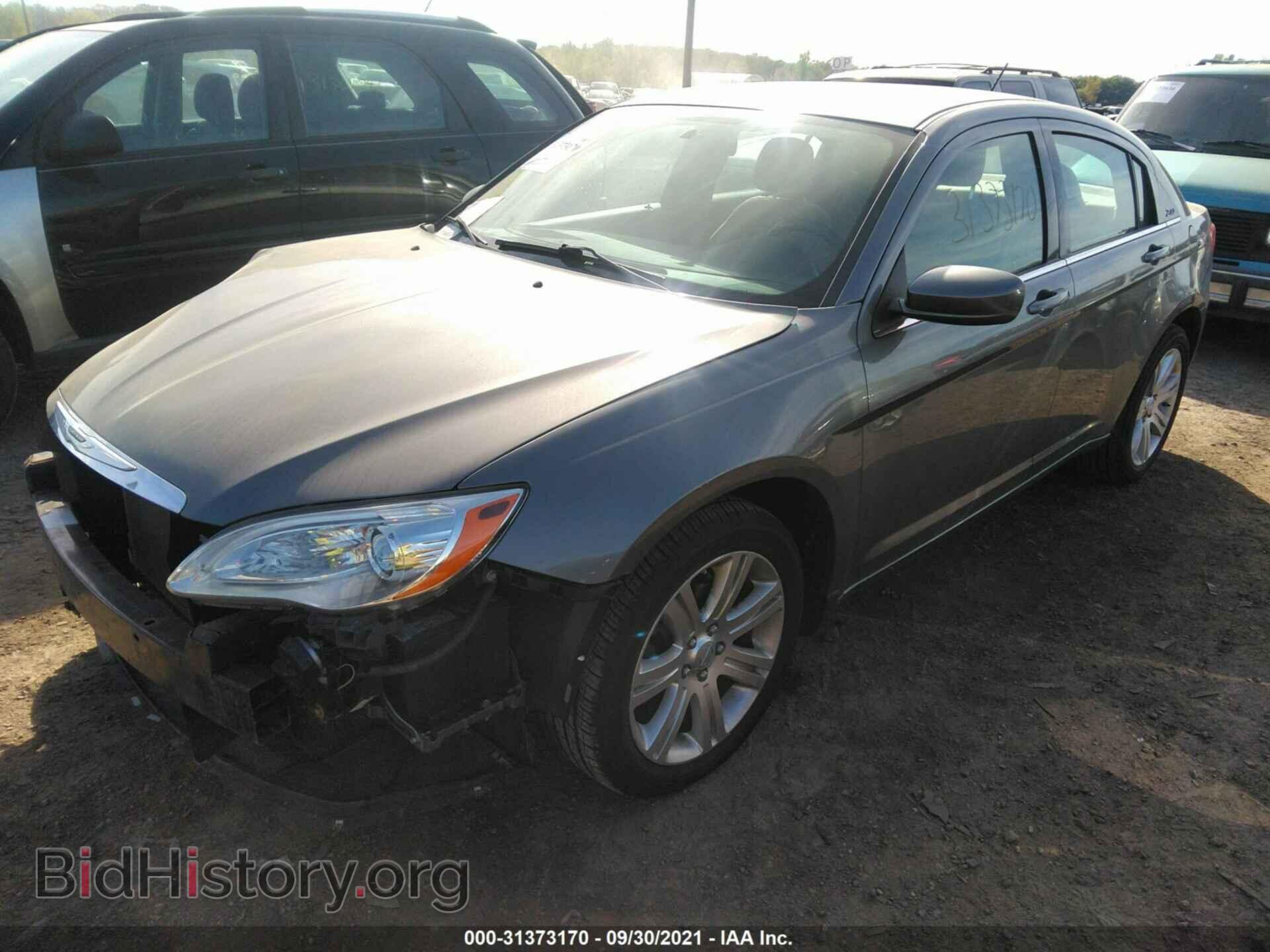 2011 CHRYSLER 200 - VIN: 1C3BC1FB3BN609799 - Фото 2