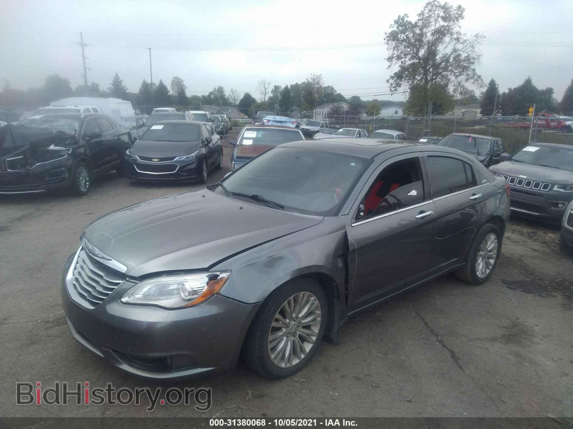 2013 CHRYSLER 200 - VIN: 1C3CCBCG1DN691013 - Фото 2