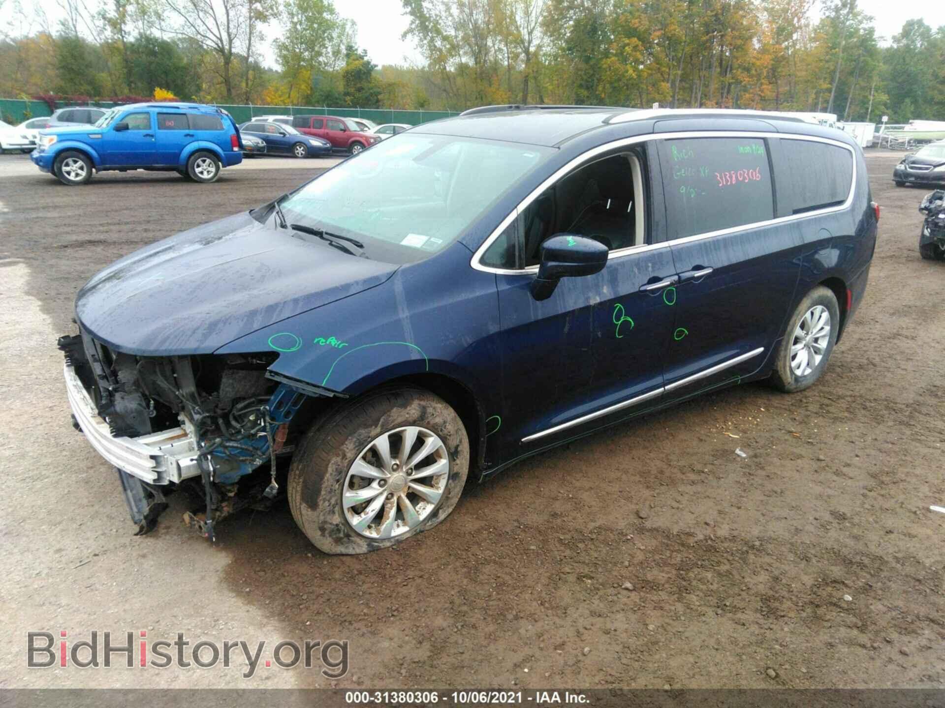 2018 CHRYSLER PACIFICA - VIN: 2C4RC1BG9JR131322 - Фото 2