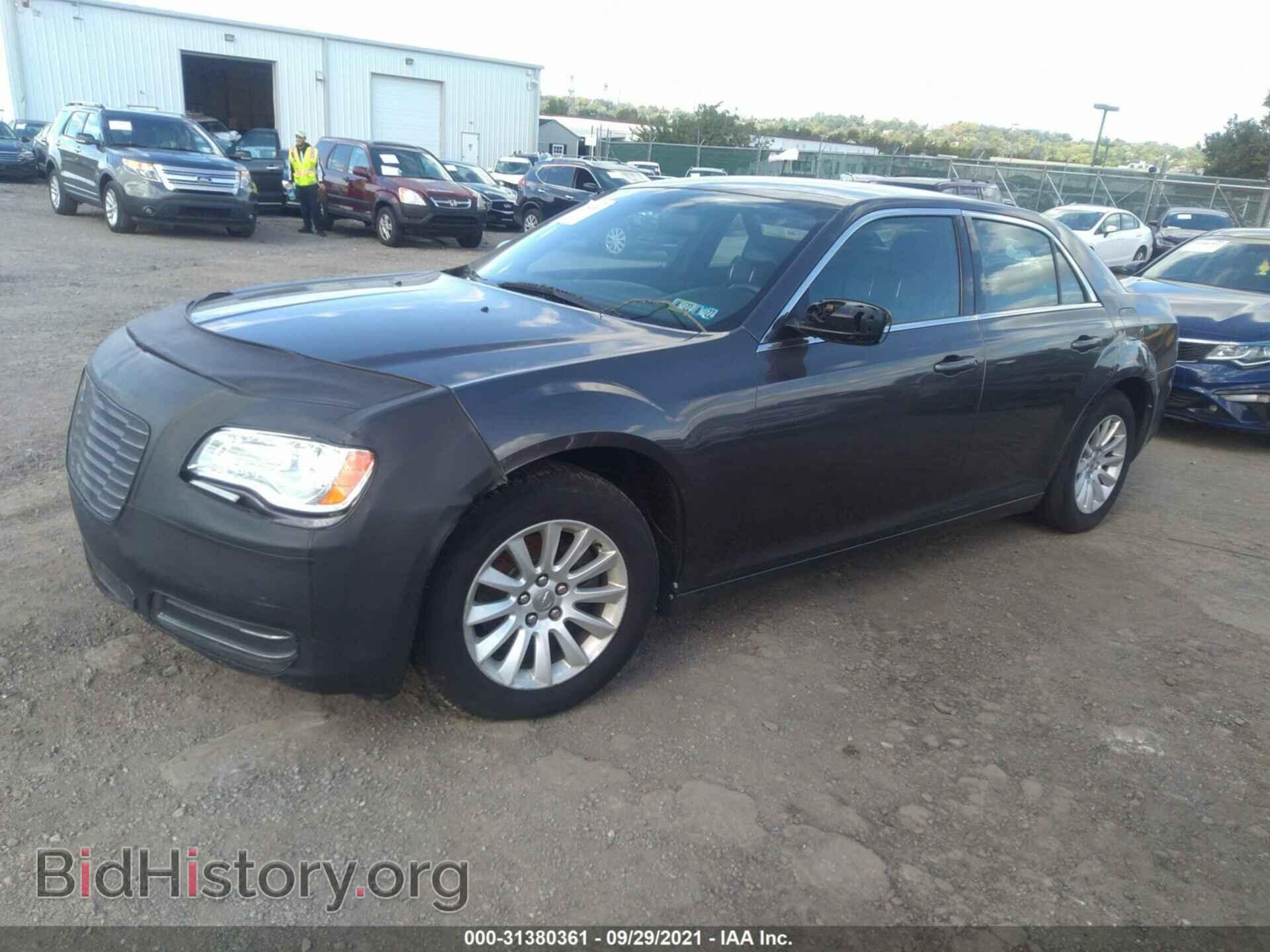 2013 CHRYSLER 300 - VIN: 2C3CCAAG5DH626915 - Фото 2