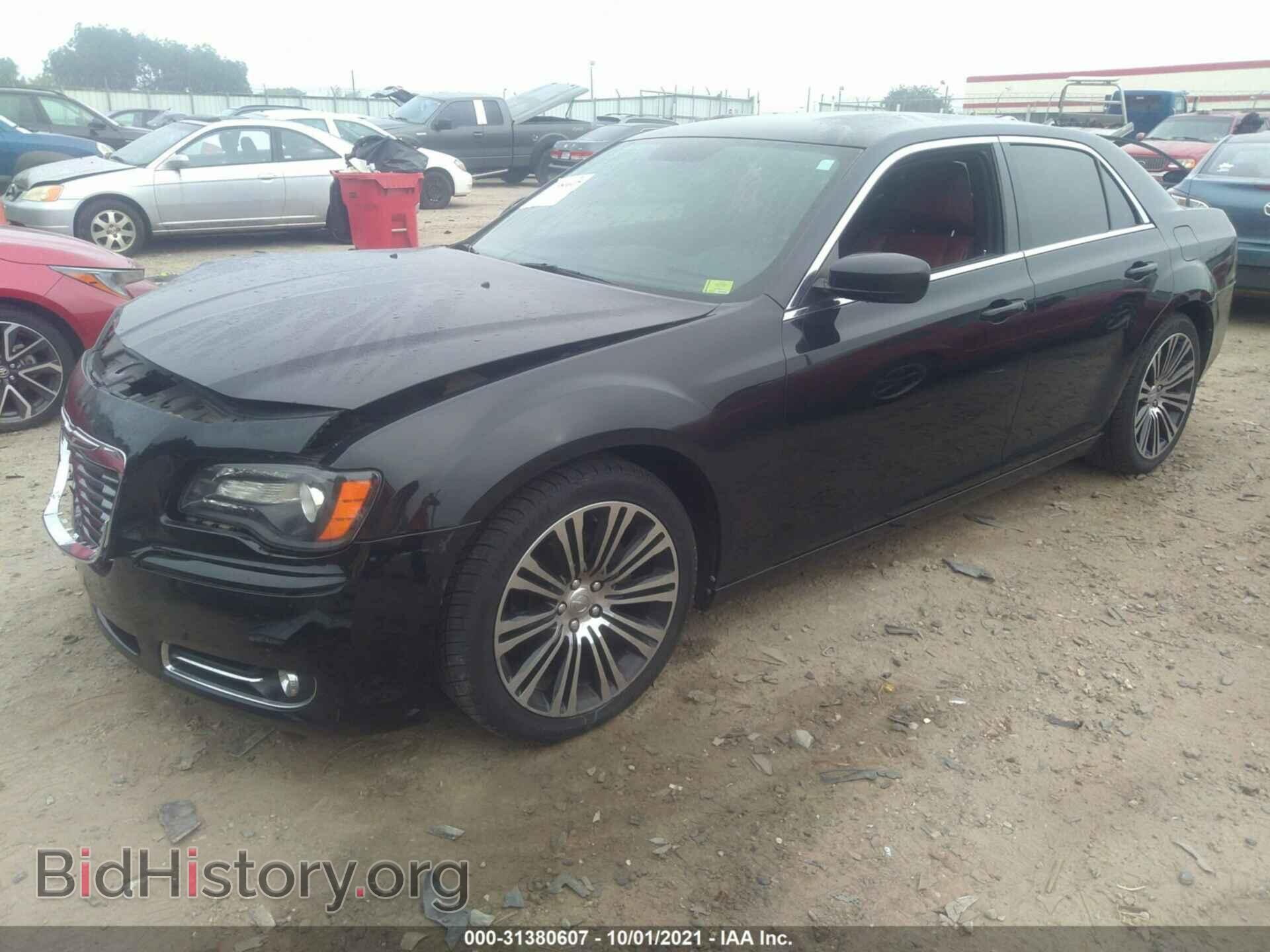 2013 CHRYSLER 300 - VIN: 2C3CCABG3DH644084 - Фото 2