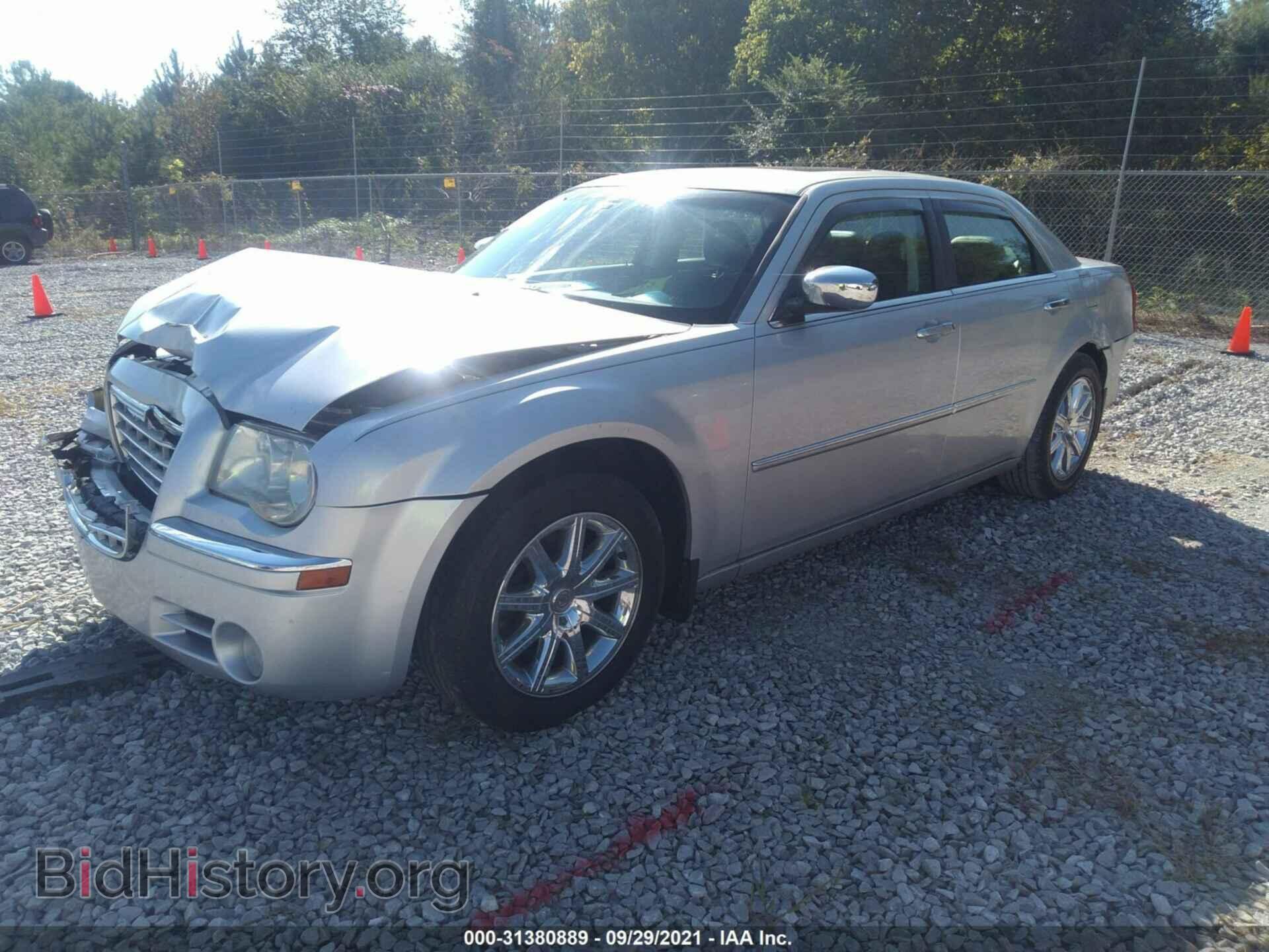 2009 CHRYSLER 300 - VIN: 2C3KA33V39H565211 - Фото 2