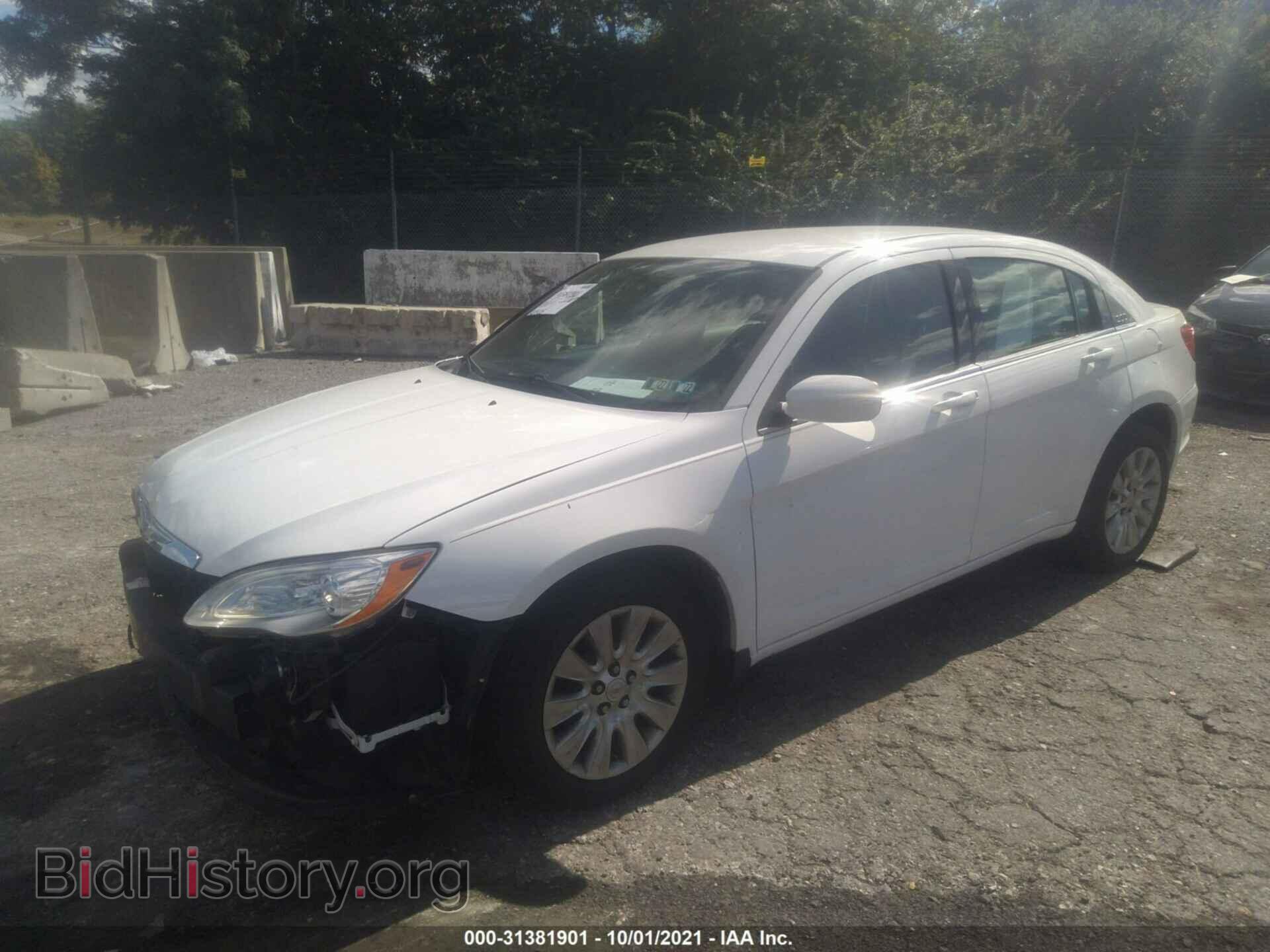 2012 CHRYSLER 200 - VIN: 1C3CCBAB3CN292609 - Фото 2