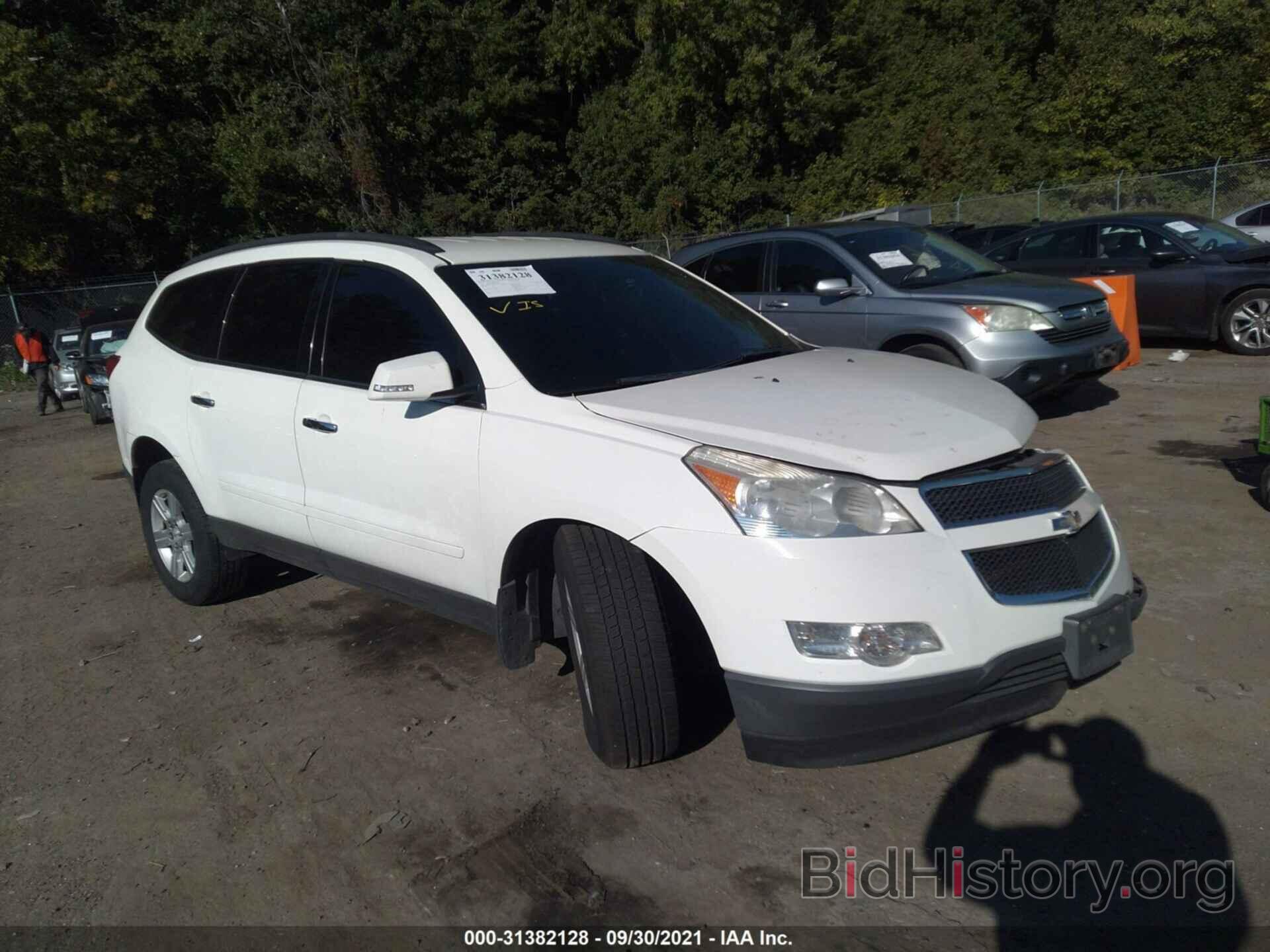 Photo 1GNKVGED9BJ247942 - CHEVROLET TRAVERSE 2011