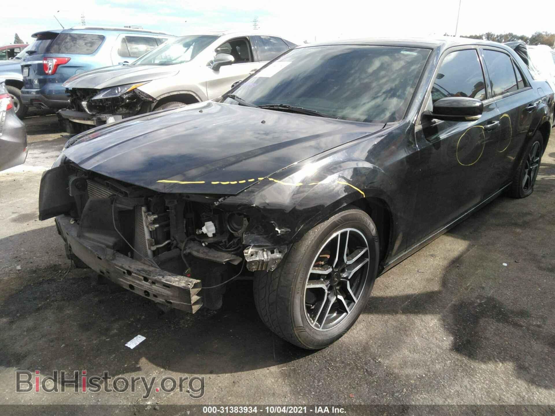 2013 CHRYSLER 300 - VIN: 2C3CCABG7DH577425 - Фото 2