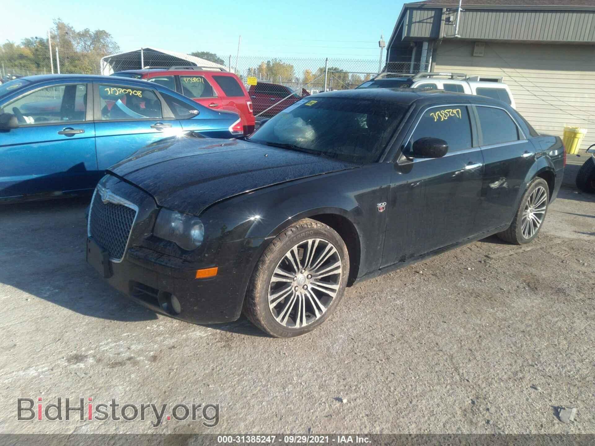 2010 CHRYSLER 300 - VIN: 2C3CA9CT4AH266191 - Фото 2
