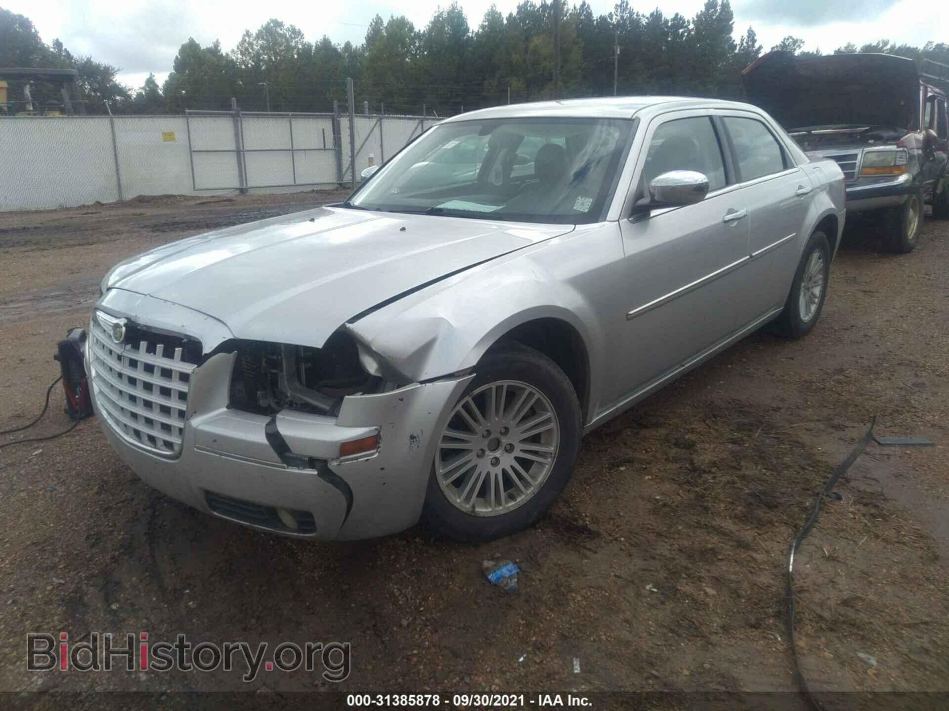 2010 CHRYSLER 300 - VIN: 2C3CA5CV5AH284130 - Фото 2