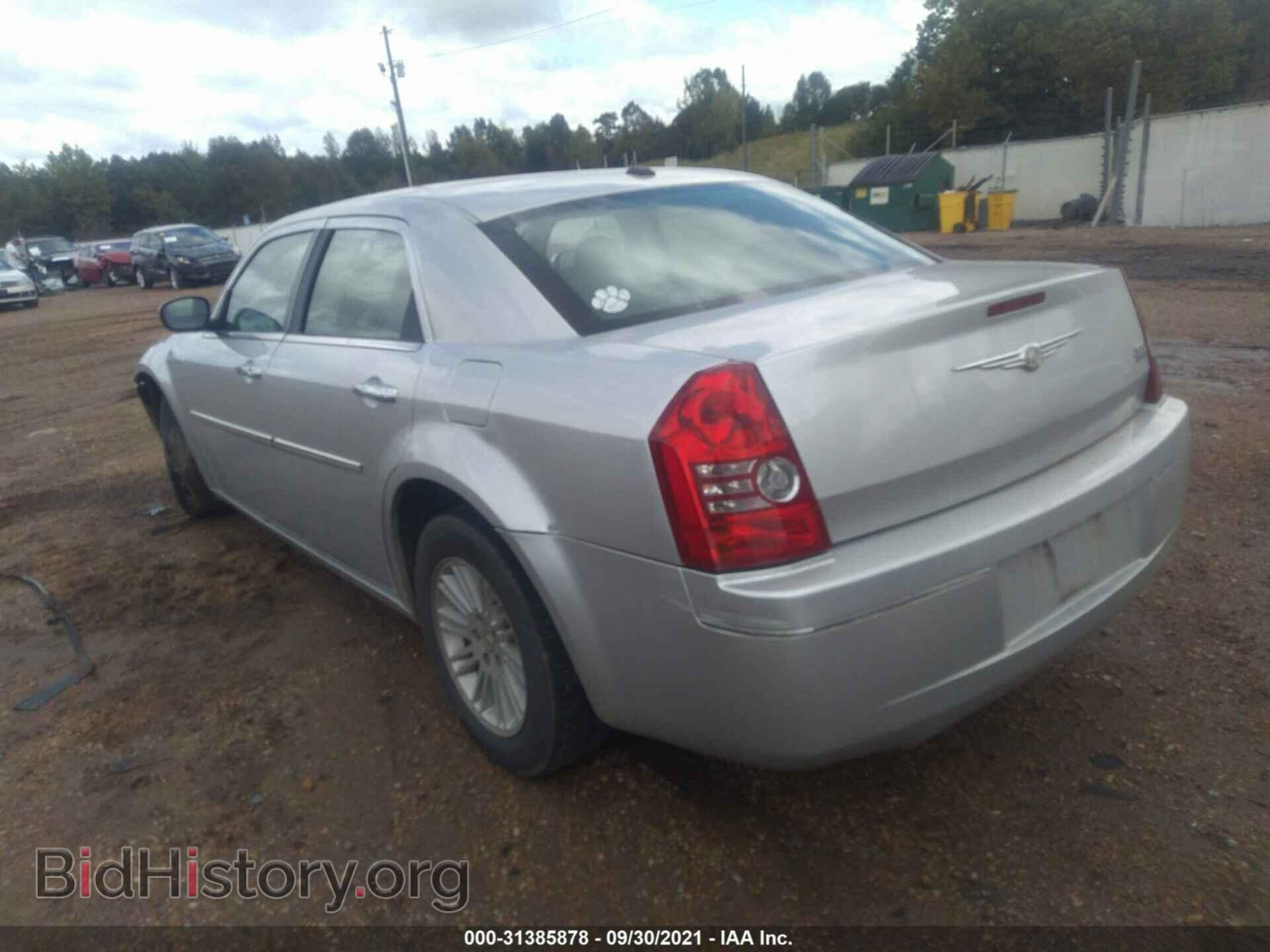 2010 CHRYSLER 300 - VIN: 2C3CA5CV5AH284130 - Фото 3