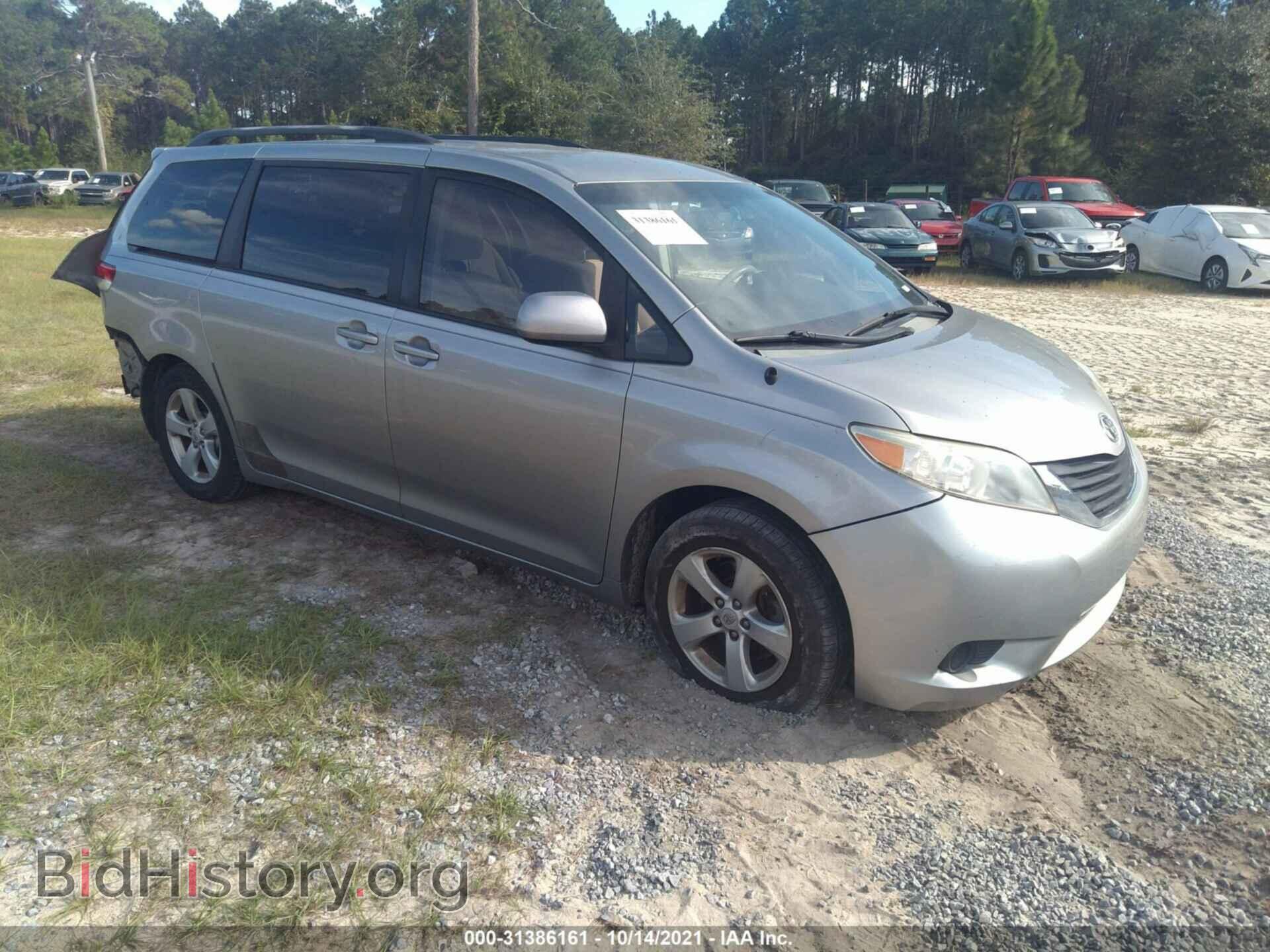 Photo 5TDKK3DC3BS036757 - TOYOTA SIENNA 2011
