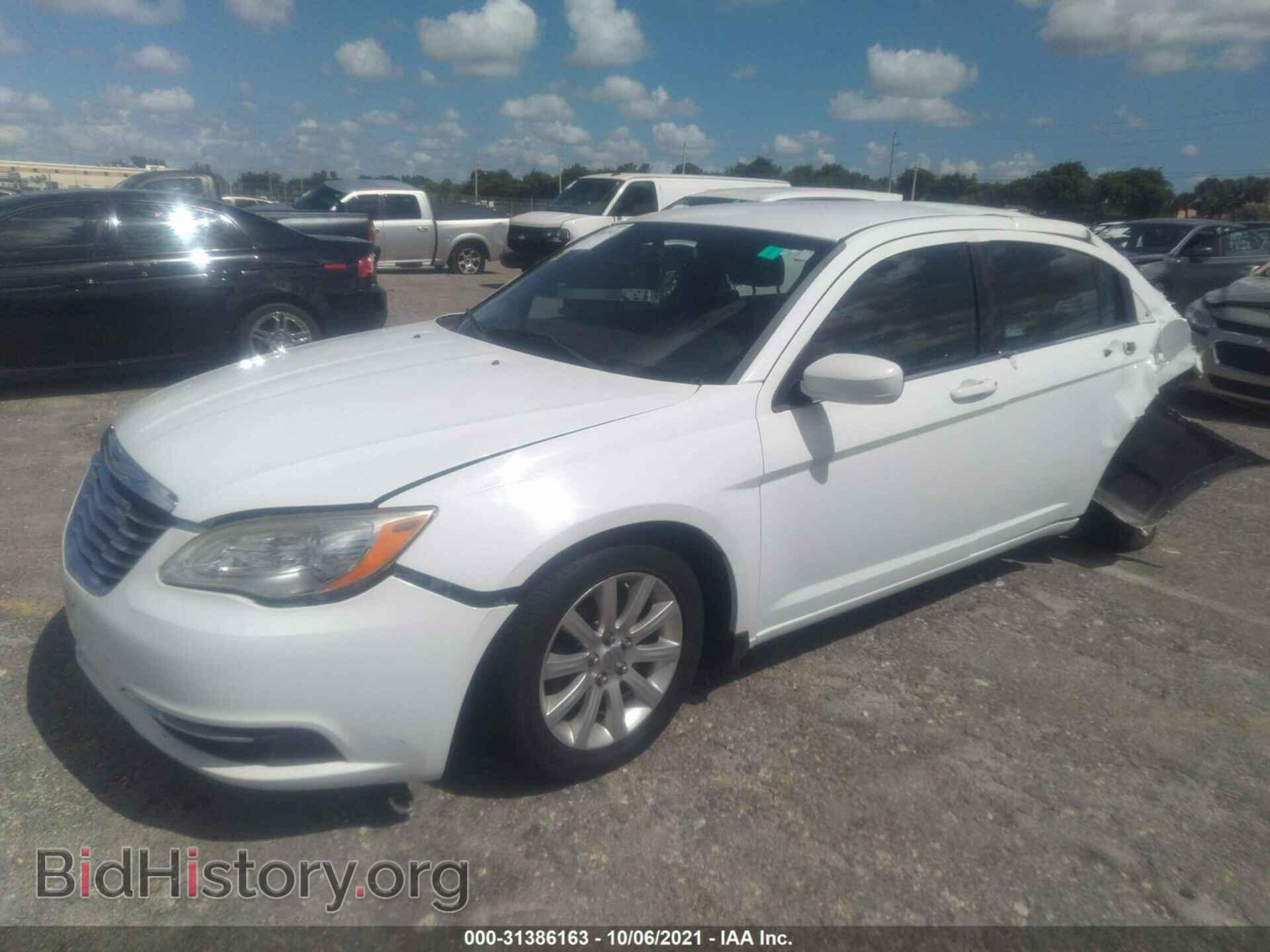 2012 CHRYSLER 200 - VIN: 1C3CCBAB1CN172209 - Фото 2