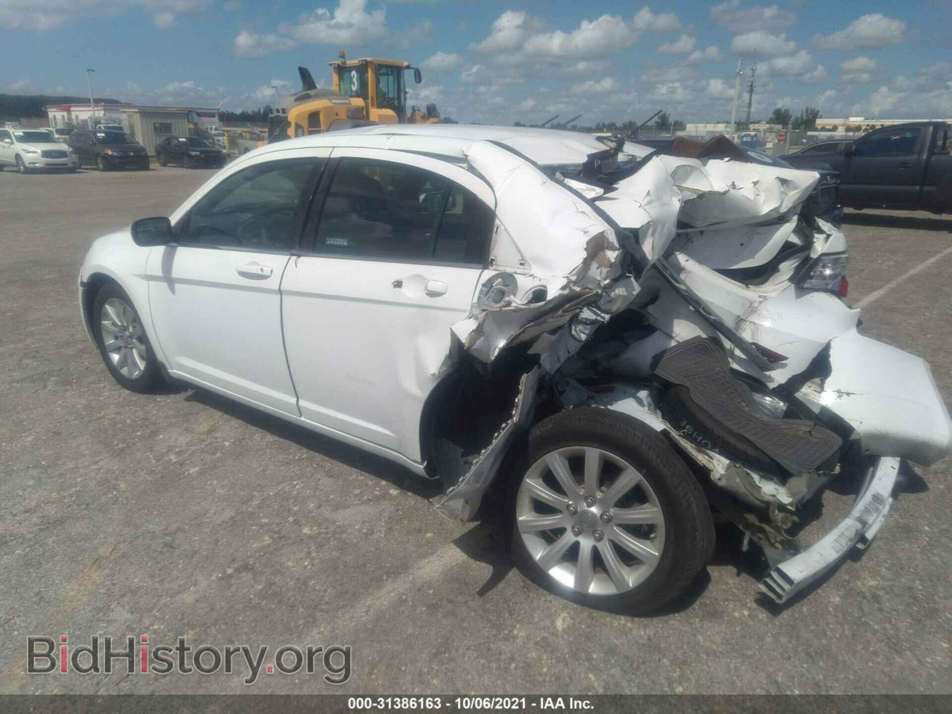 2012 CHRYSLER 200 - VIN: 1C3CCBAB1CN172209 - Фото 3