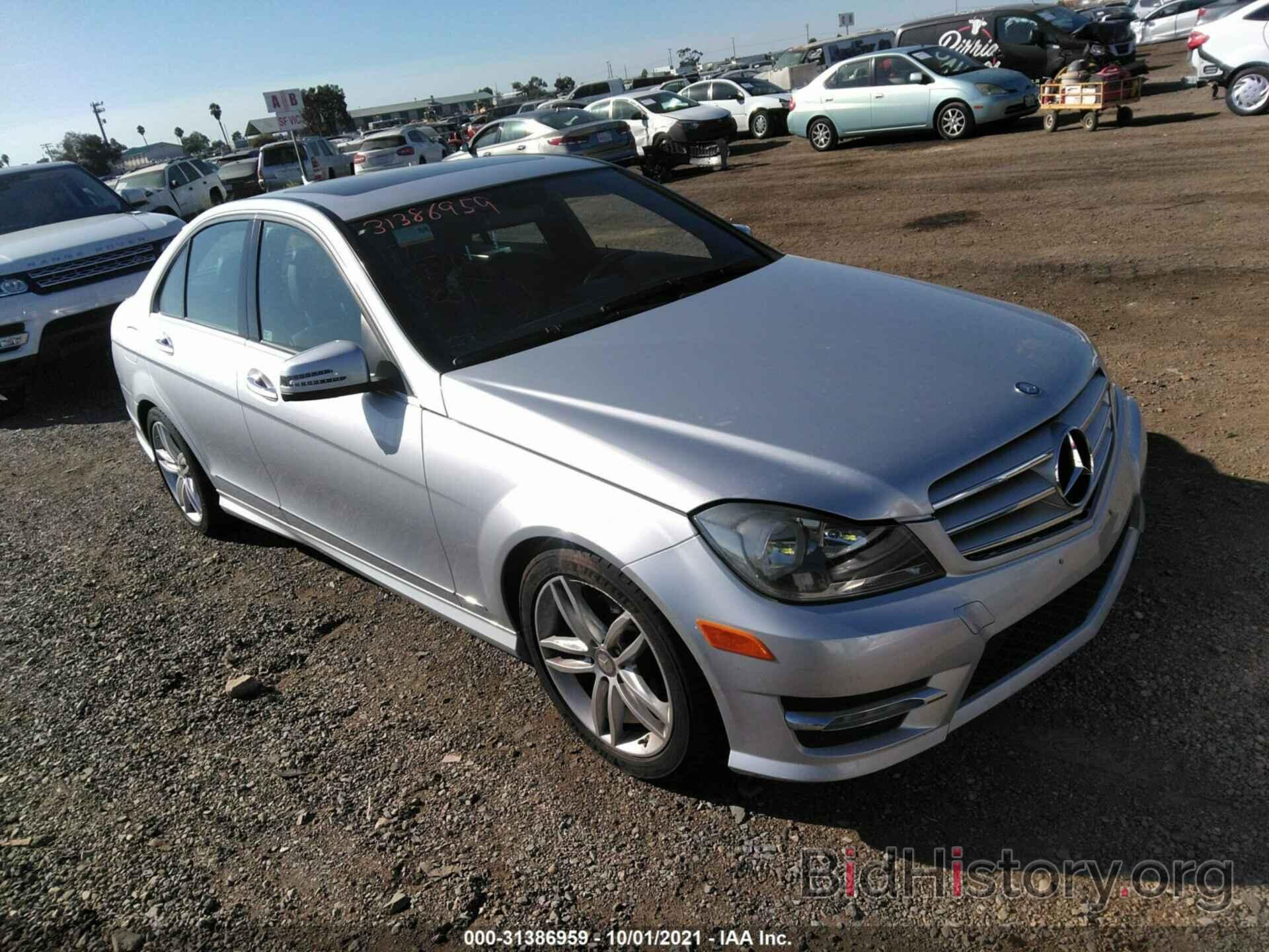 Фотография WDDGF8BB9CR204456 - MERCEDES-BENZ C-CLASS 2012