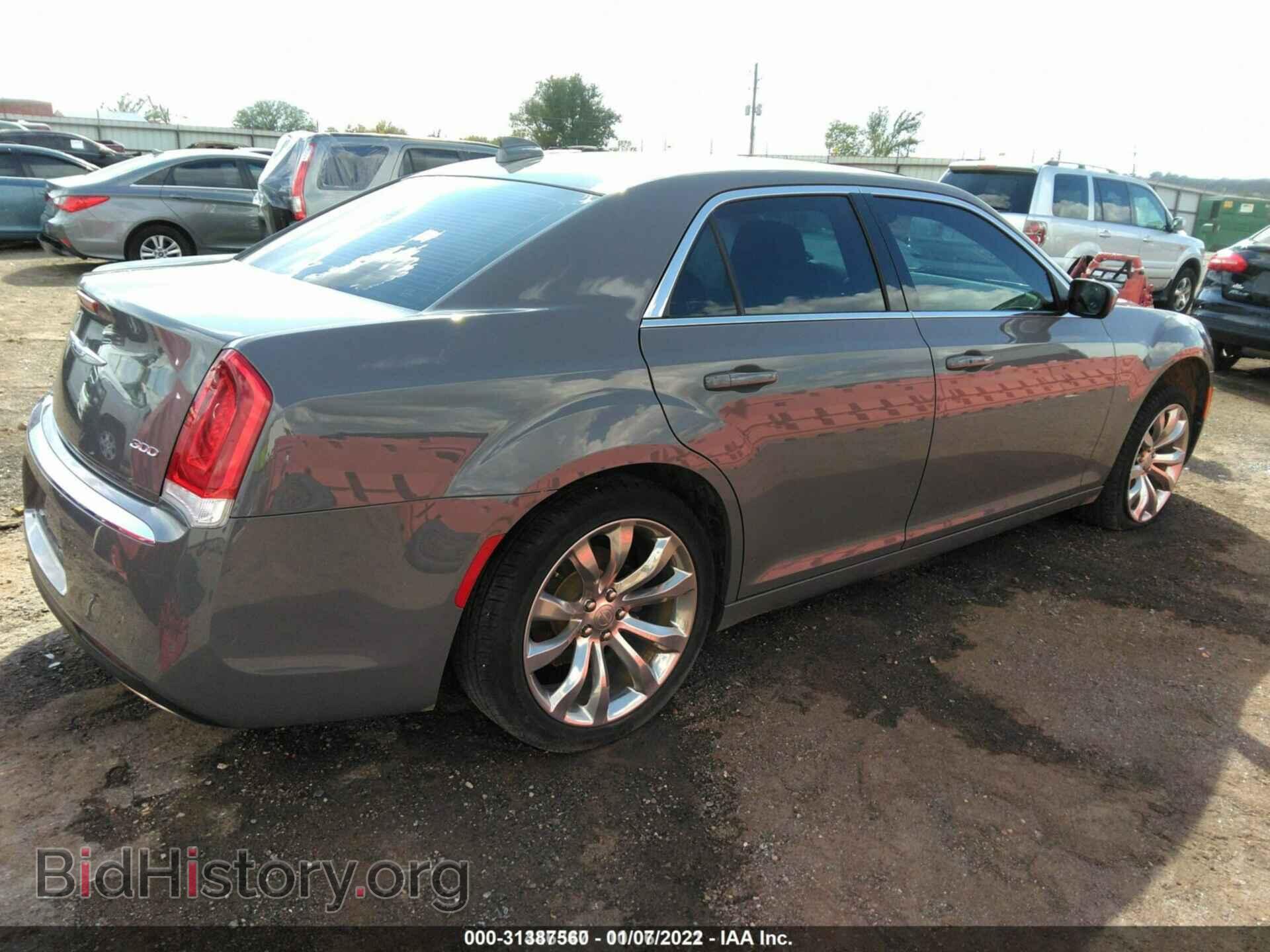 2019 CHRYSLER 300 - VIN: 2C3CCAAG2KH566380 - Фото 4