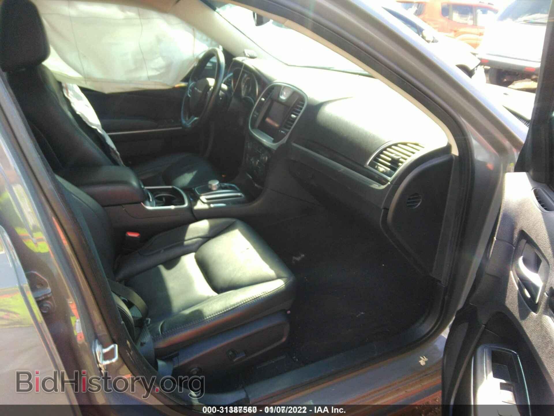 2019 CHRYSLER 300 - VIN: 2C3CCAAG2KH566380 - Фото 5