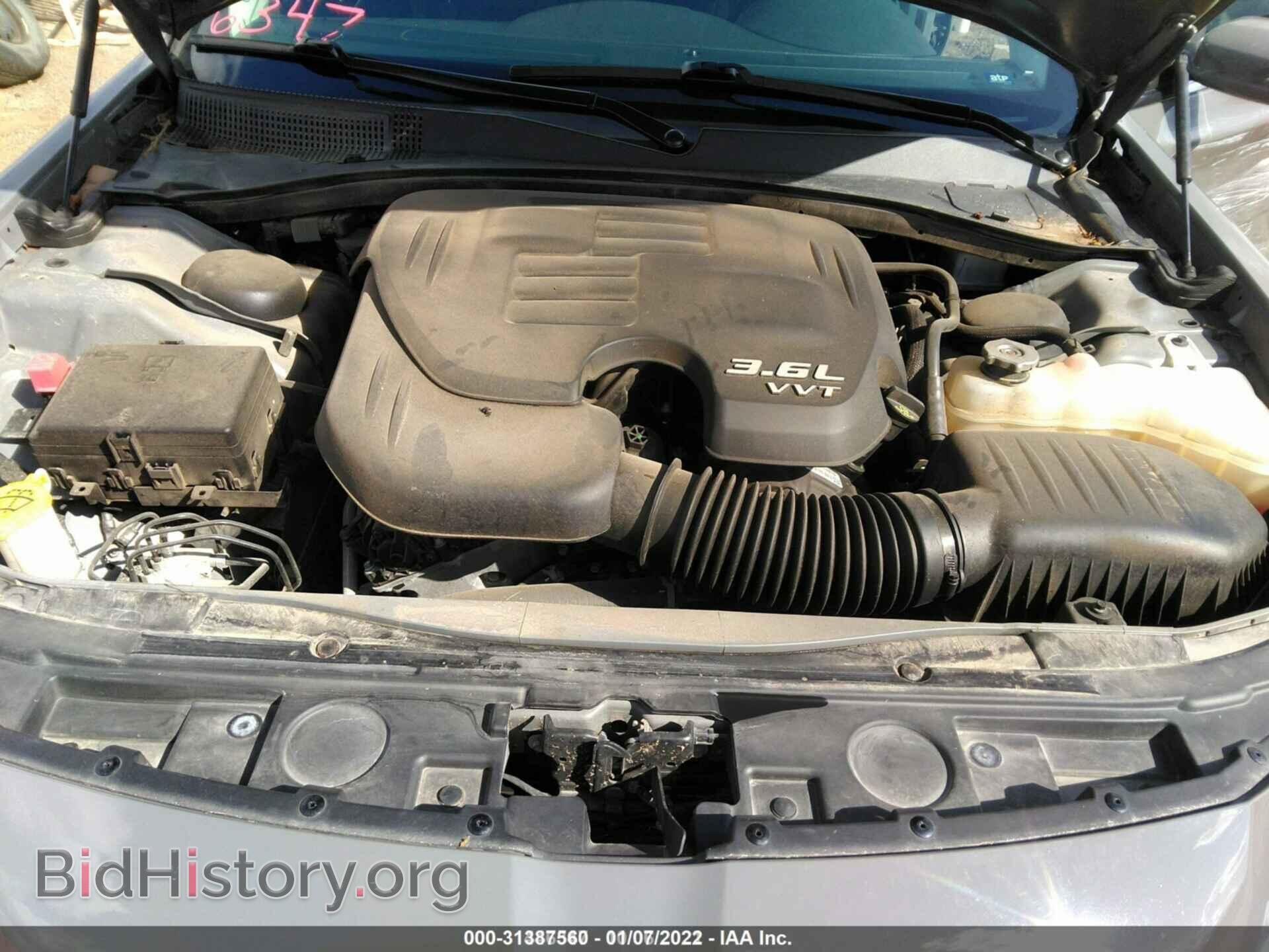 2019 CHRYSLER 300 - VIN: 2C3CCAAG2KH566380 - Фото 10