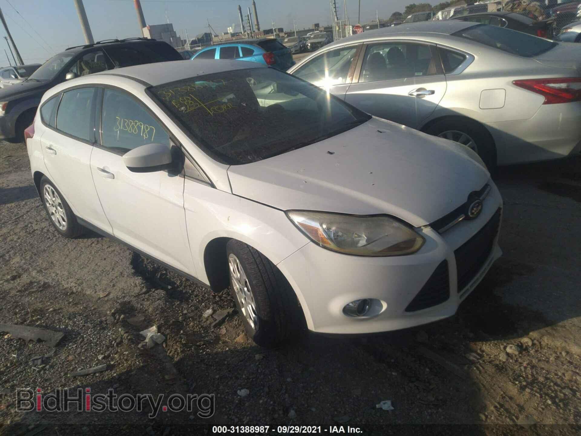 Photo 1FAHP3K28CL387758 - FORD FOCUS 2012