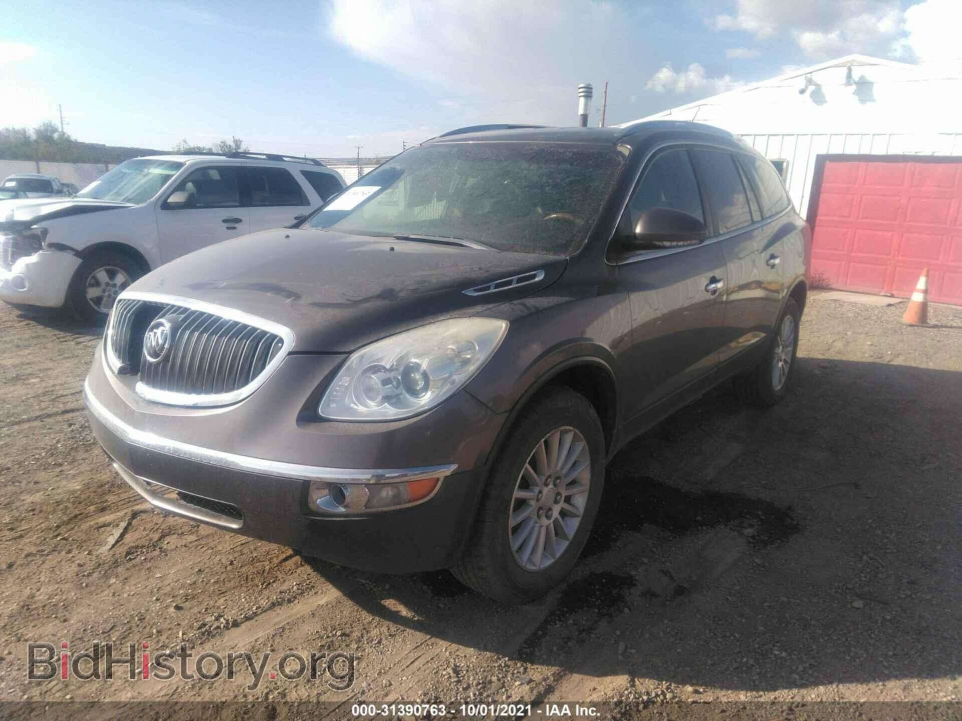 2011 BUICK ENCLAVE - VIN: 5GAKVBED7BJ121883 - Фото 2