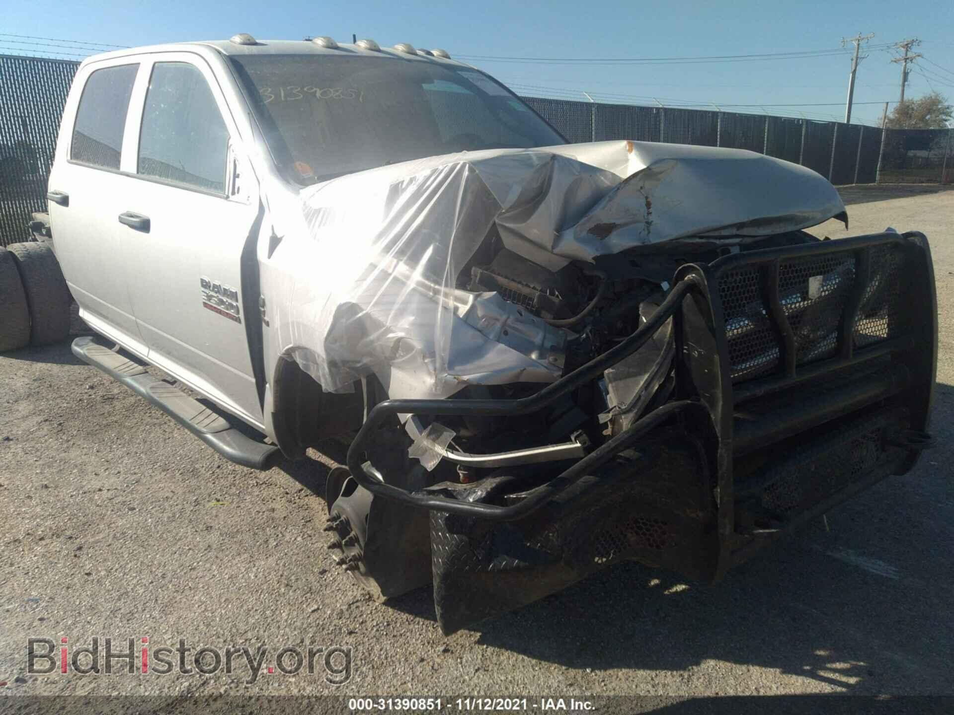 Photo 3C7WRTCL0HG619957 - RAM 3500 CHASSIS CAB 2017