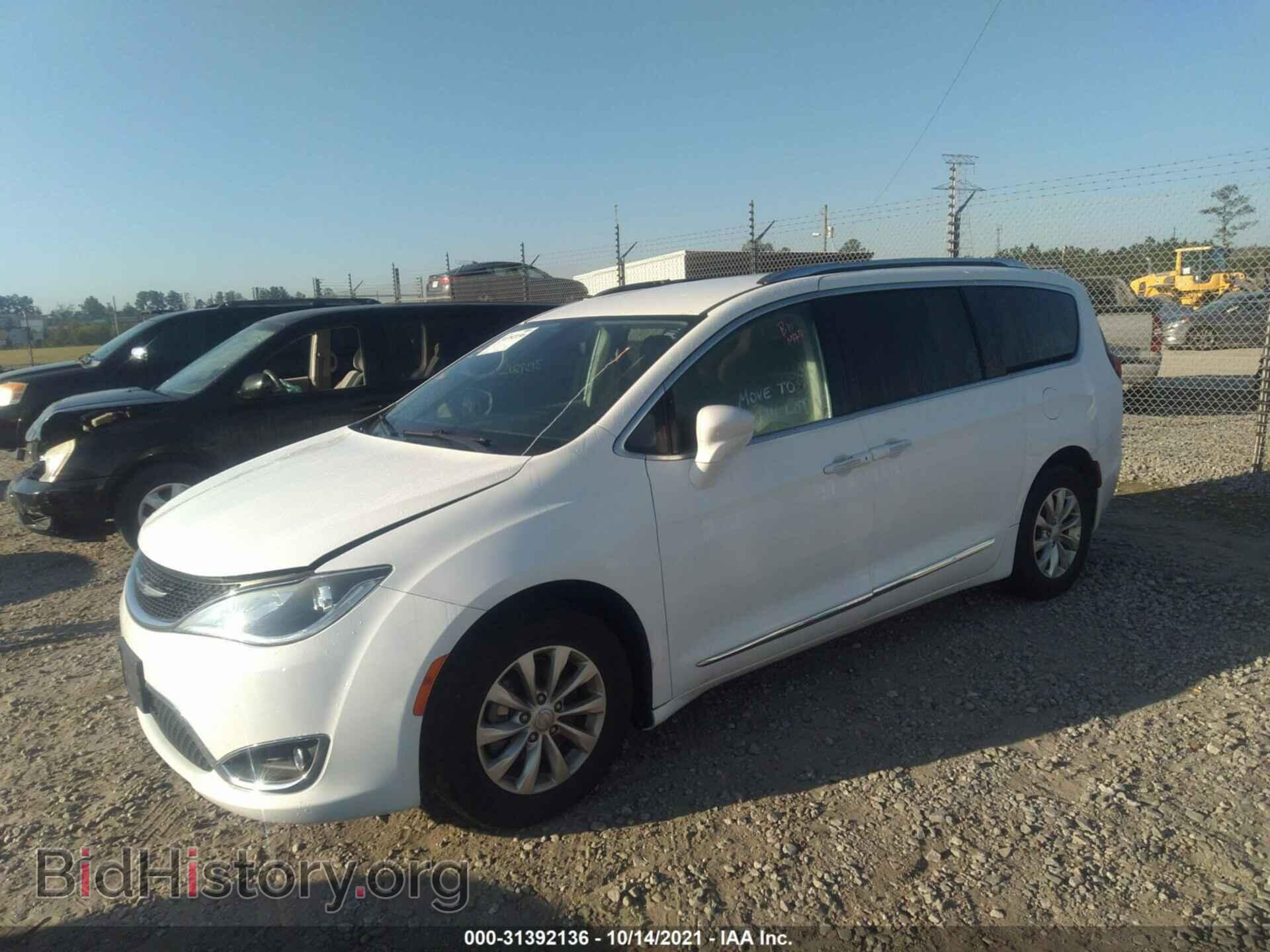 2019 CHRYSLER PACIFICA - VIN: 2C4RC1BGXKR732109 - Фото 2