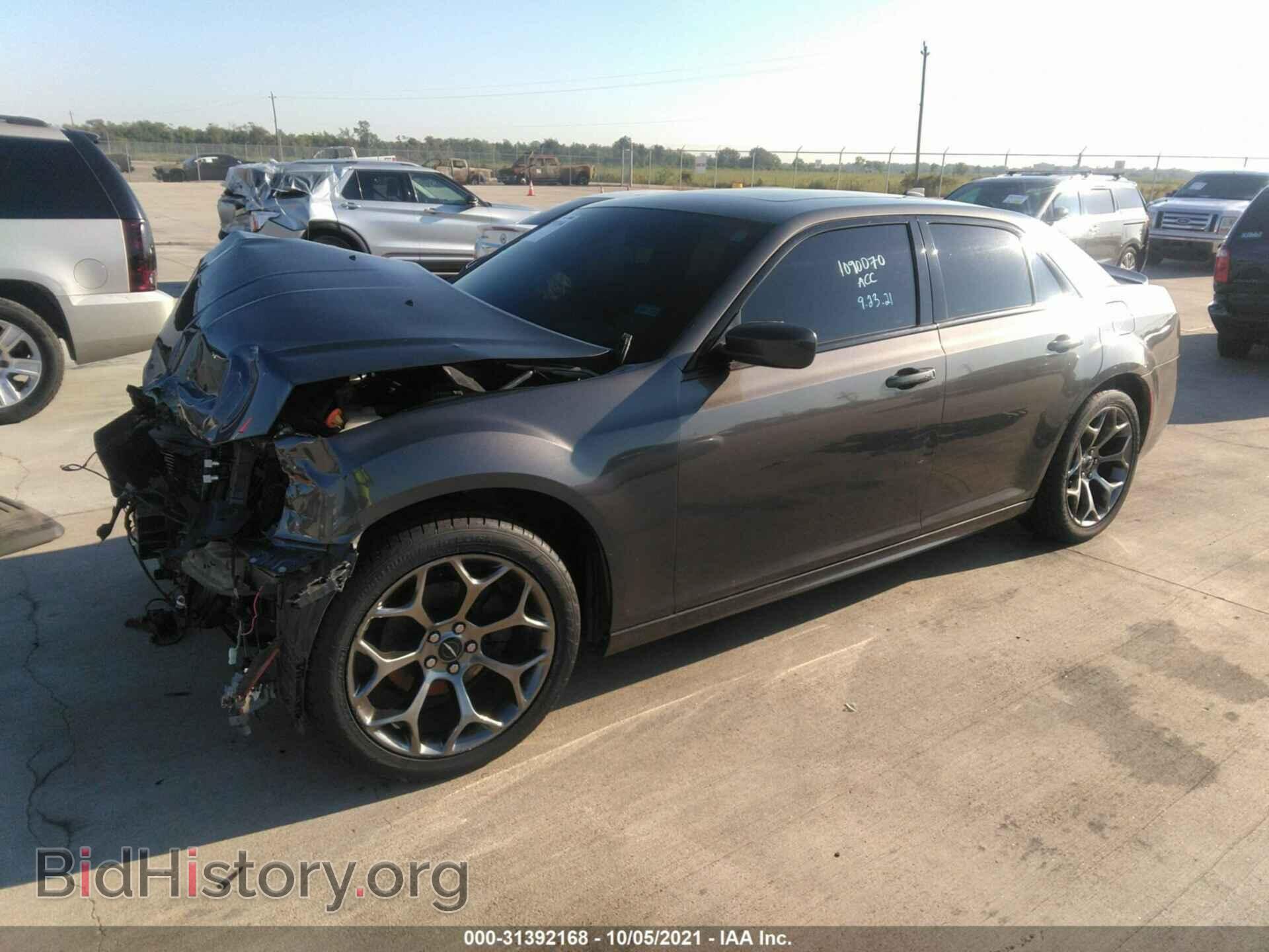 2017 CHRYSLER 300 - VIN: 2C3CCABG4HH661756 - Фото 2