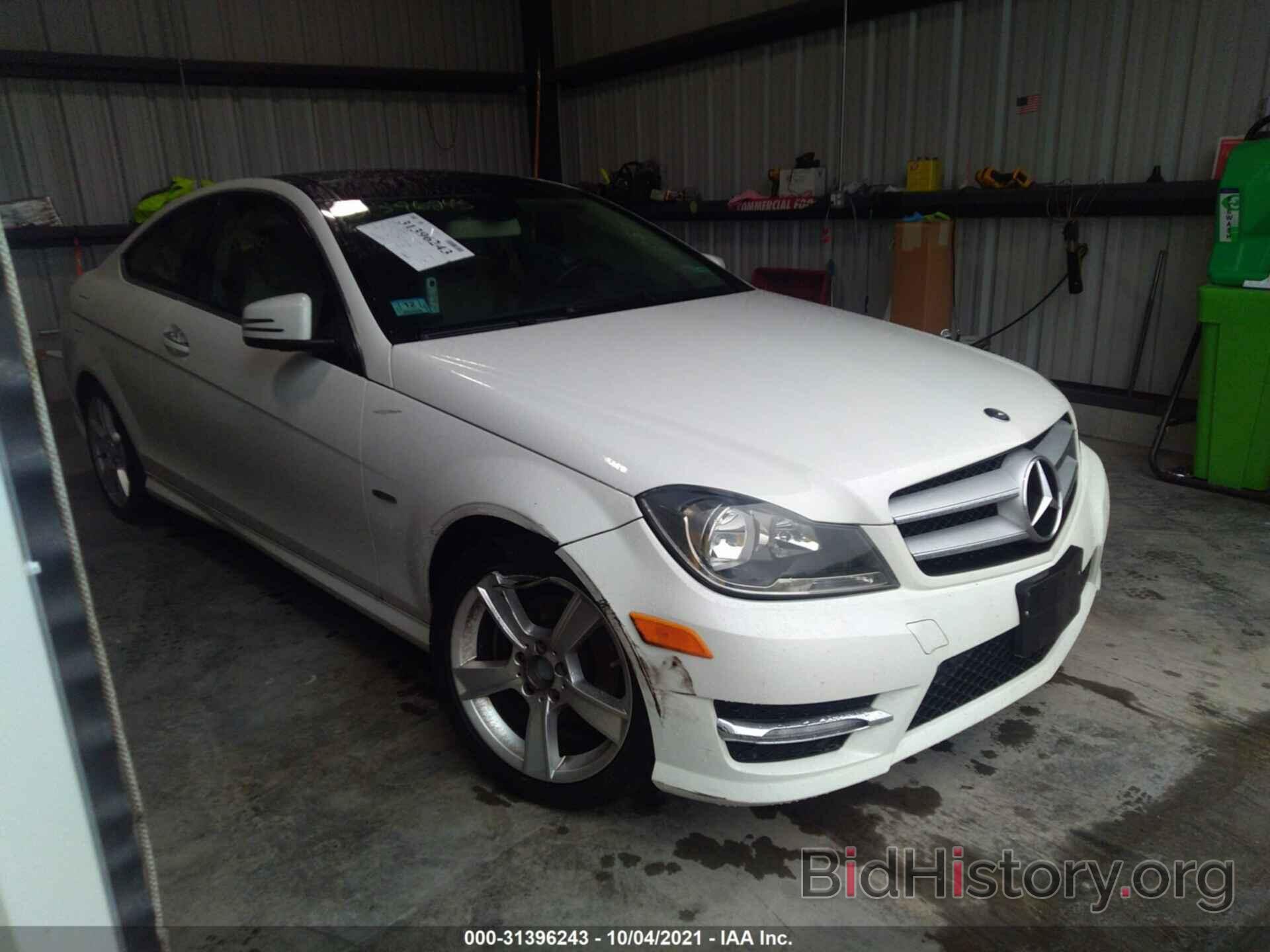 Photo WDDGJ4HB7CF889380 - MERCEDES-BENZ C-CLASS 2012