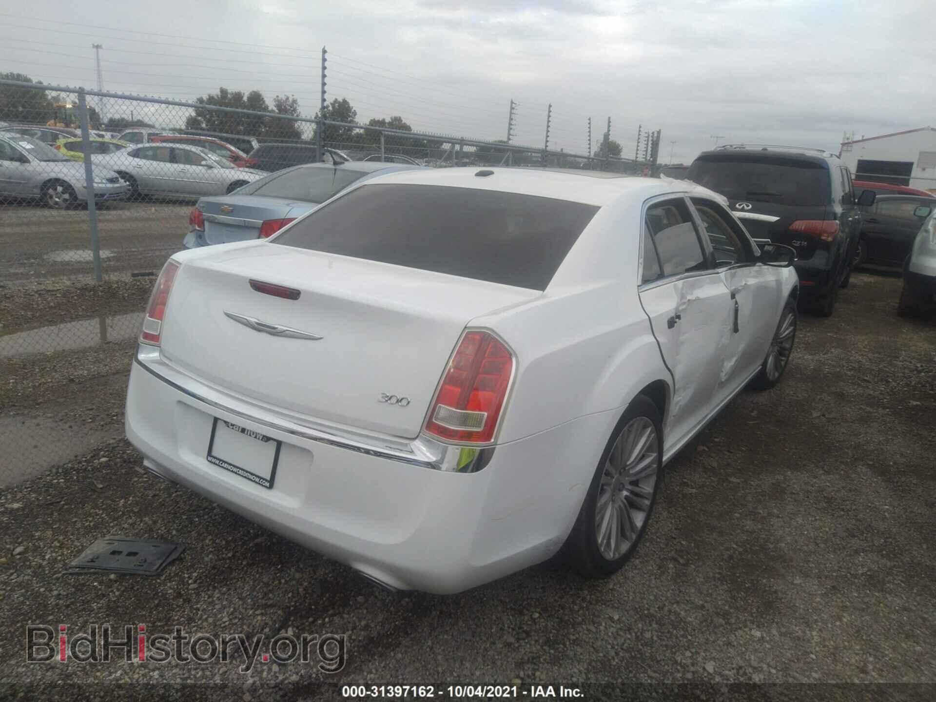 2011 CHRYSLER 300 - VIN: 2C3CA5CG2BH564705 - Фото 4