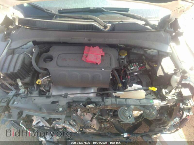 2020 Jeep COMPASS (VIN 3C4NJCCB4LT122594) — photo 10 of 15
