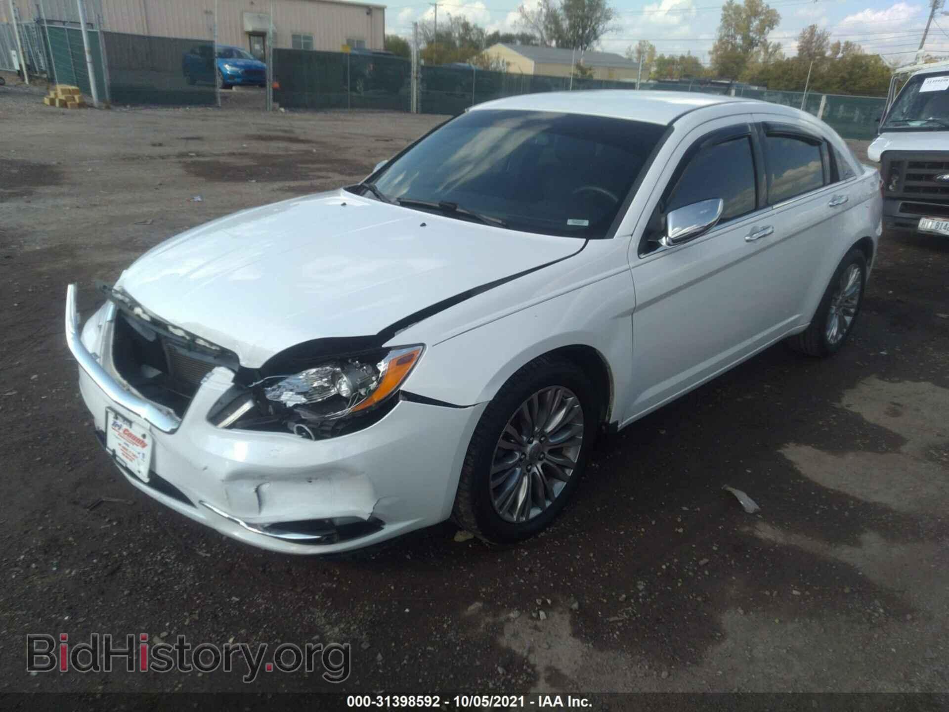 2013 CHRYSLER 200 - VIN: 1C3CCBCG5DN575300 - Фото 2