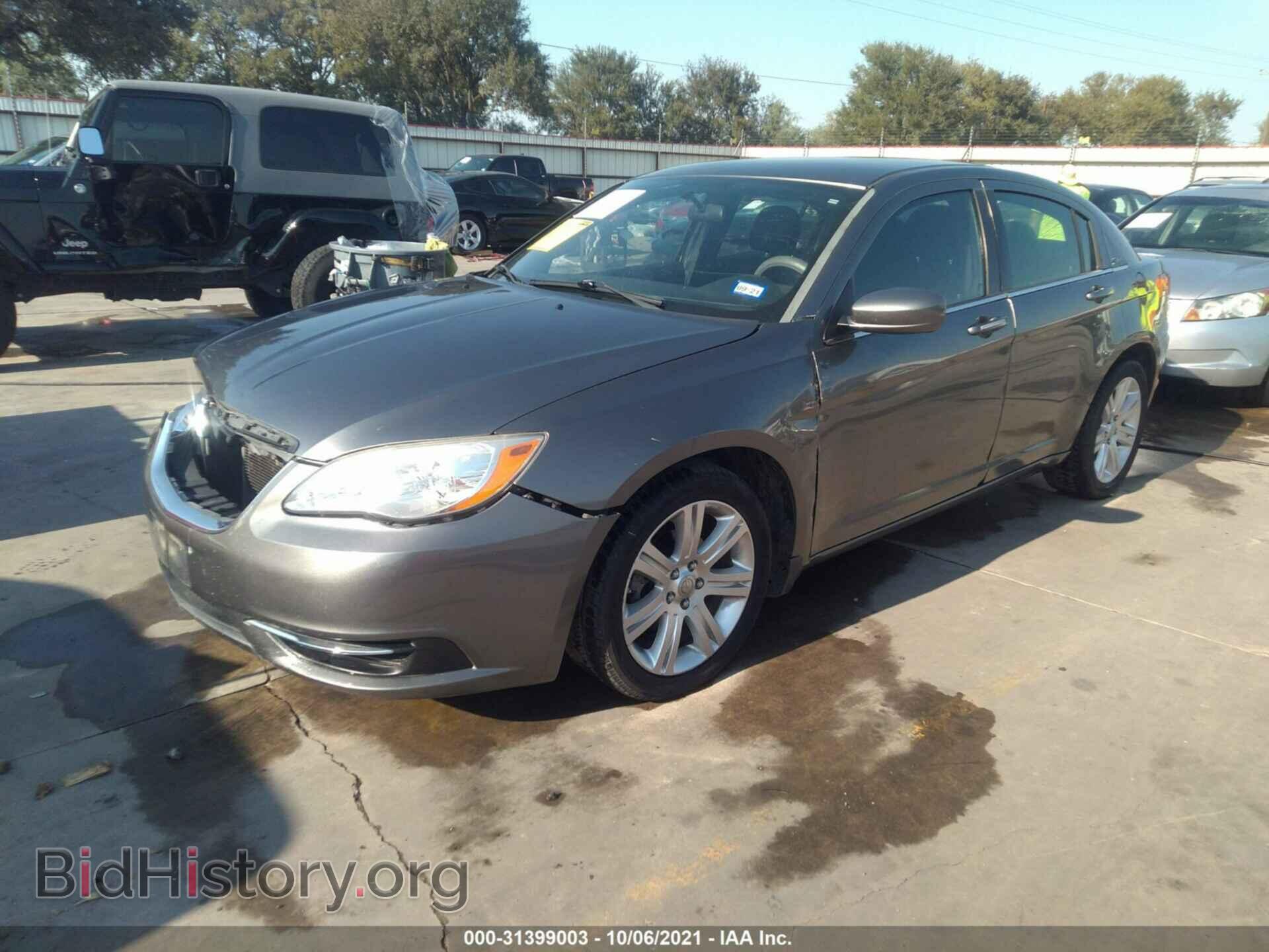 2012 CHRYSLER 200 - VIN: 1C3CCBBB3CN172775 - Фото 2