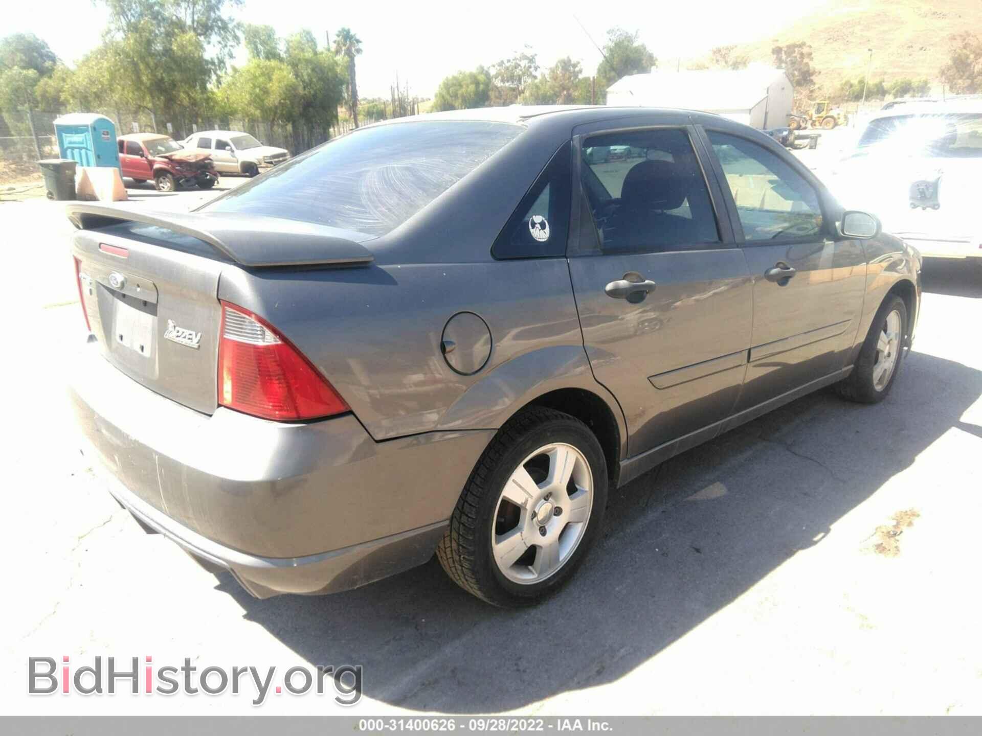 2007 FORD FOCUS - VIN: 1FAHP34N67W242598 - Photo 4